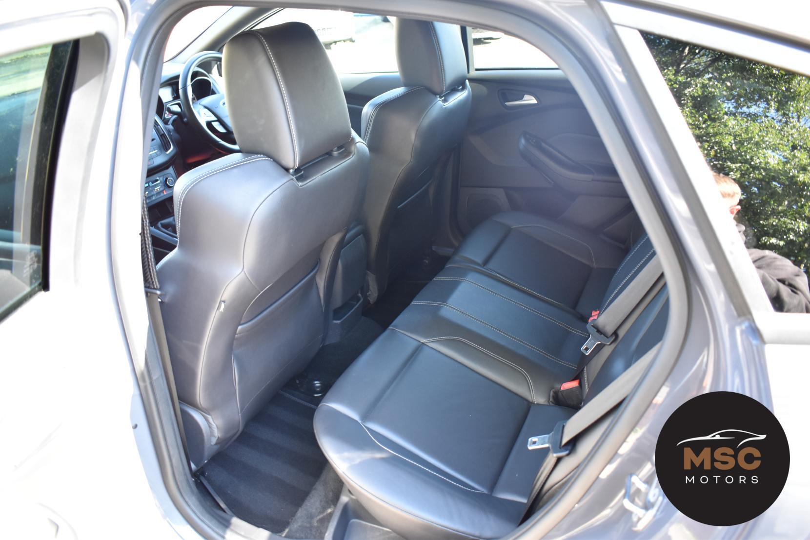 Ford Focus view 40