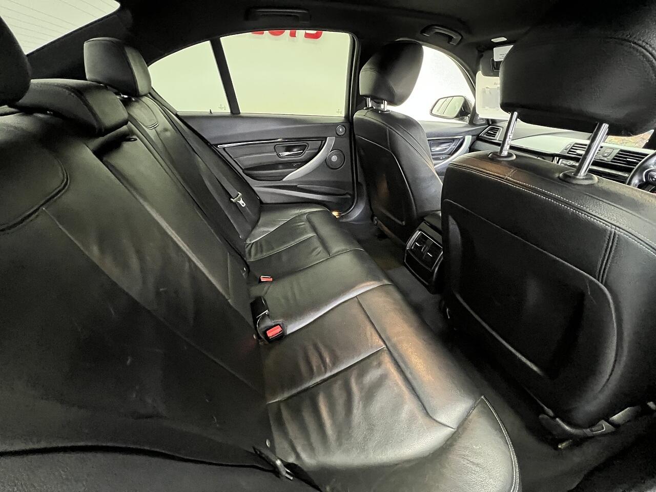 BMW 3 Series view 15