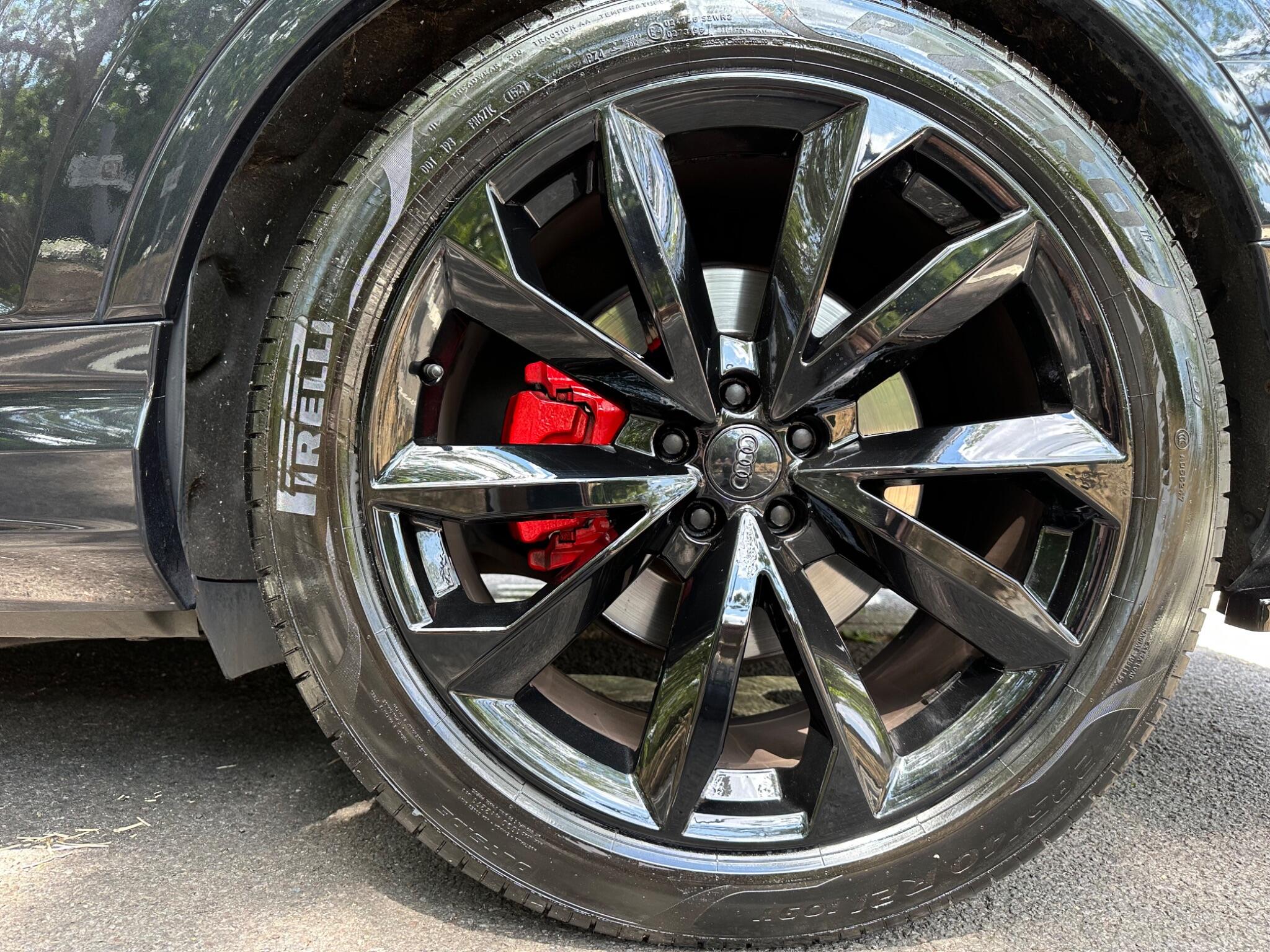 Audi SQ7 view 25