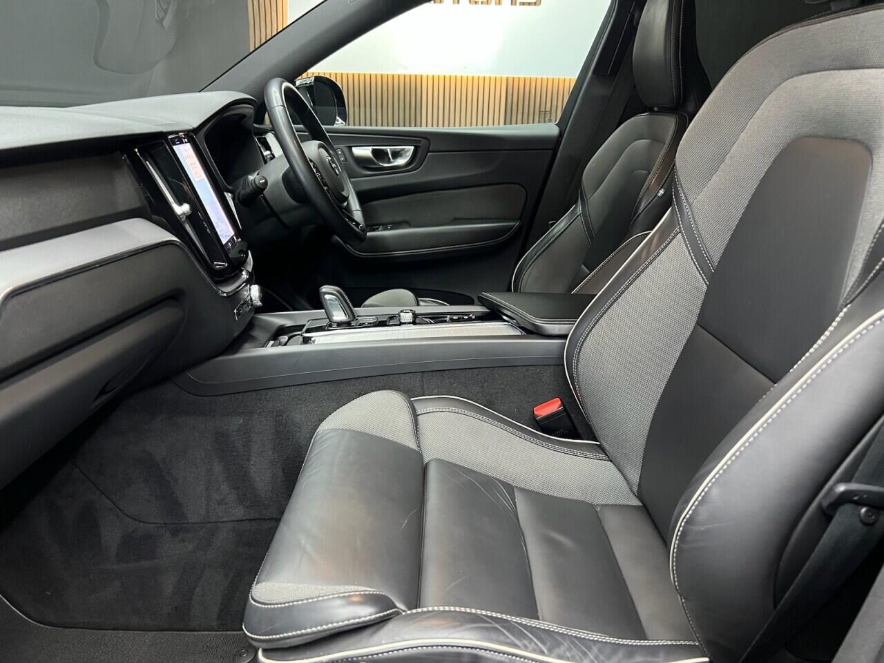 Volvo XC60 view 34