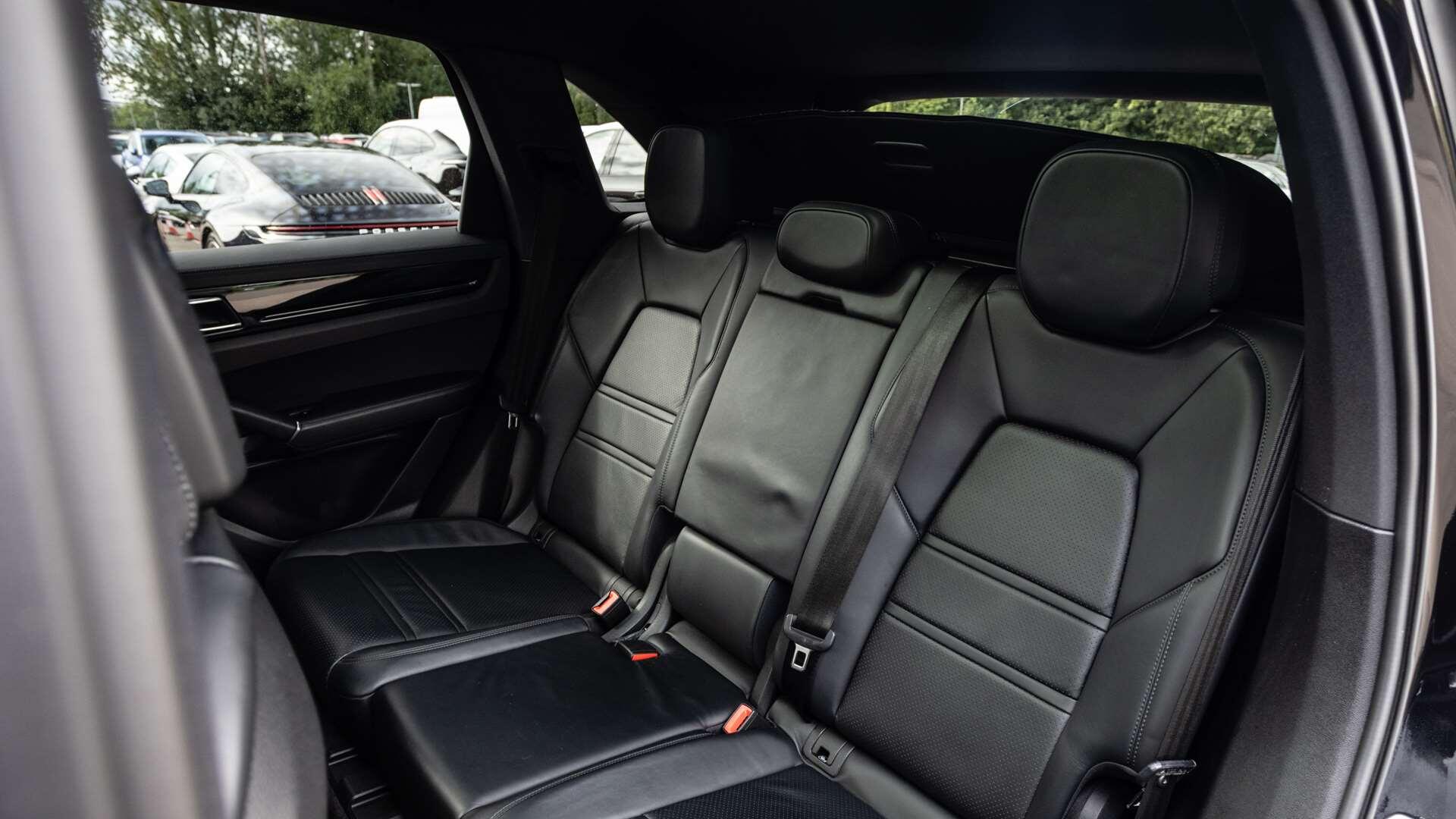 Porsche Cayenne view 16