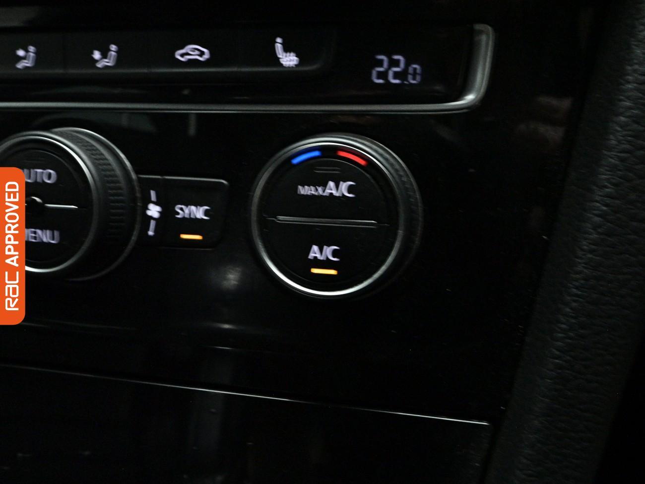 Volkswagen Golf view 14