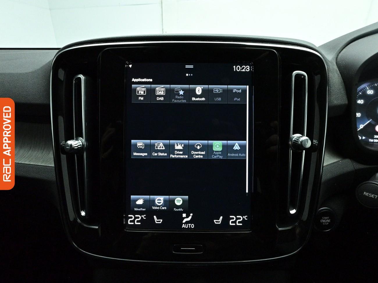 Volvo XC40 view 16