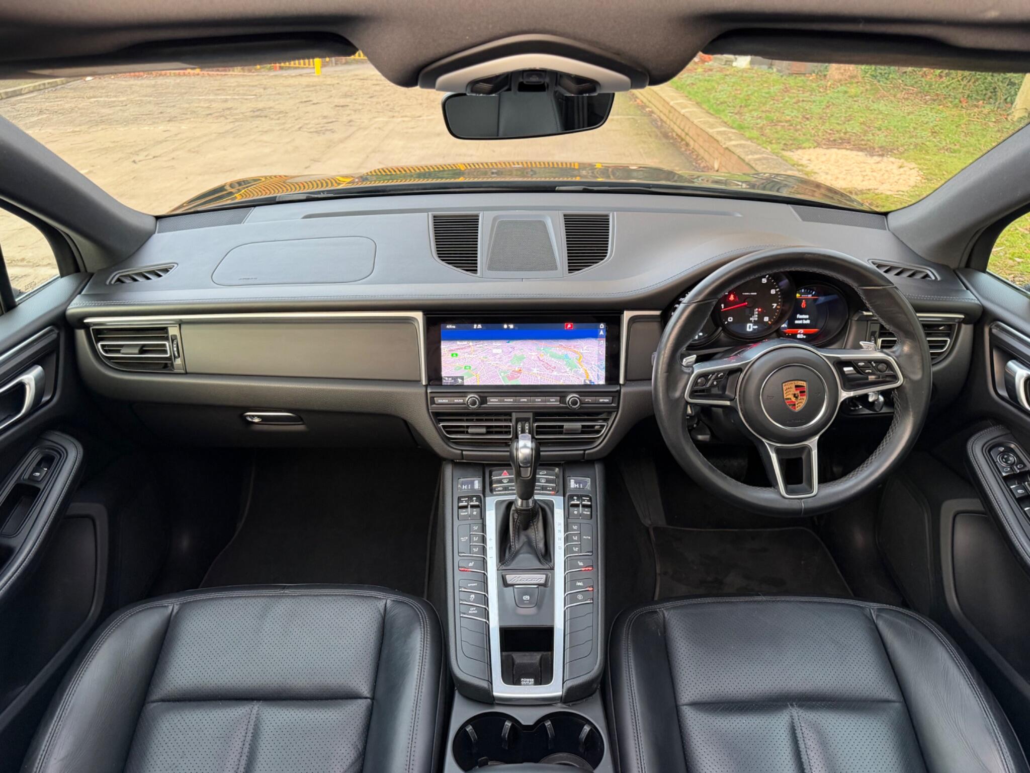 Porsche Macan view 17