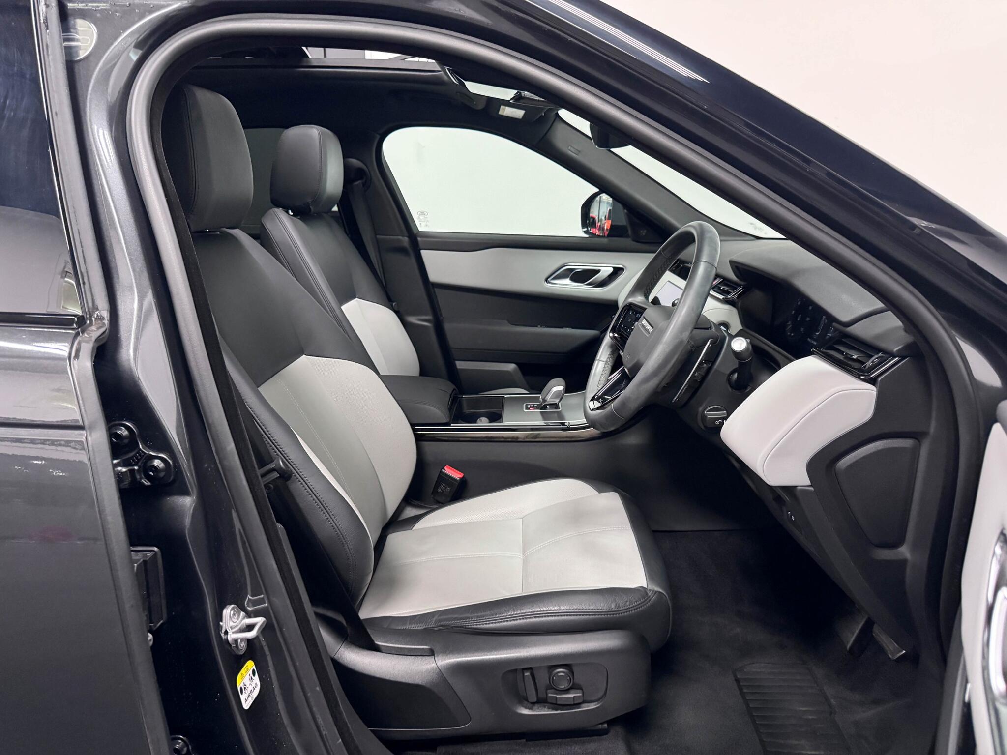 Land Rover Range Rover Velar view 31