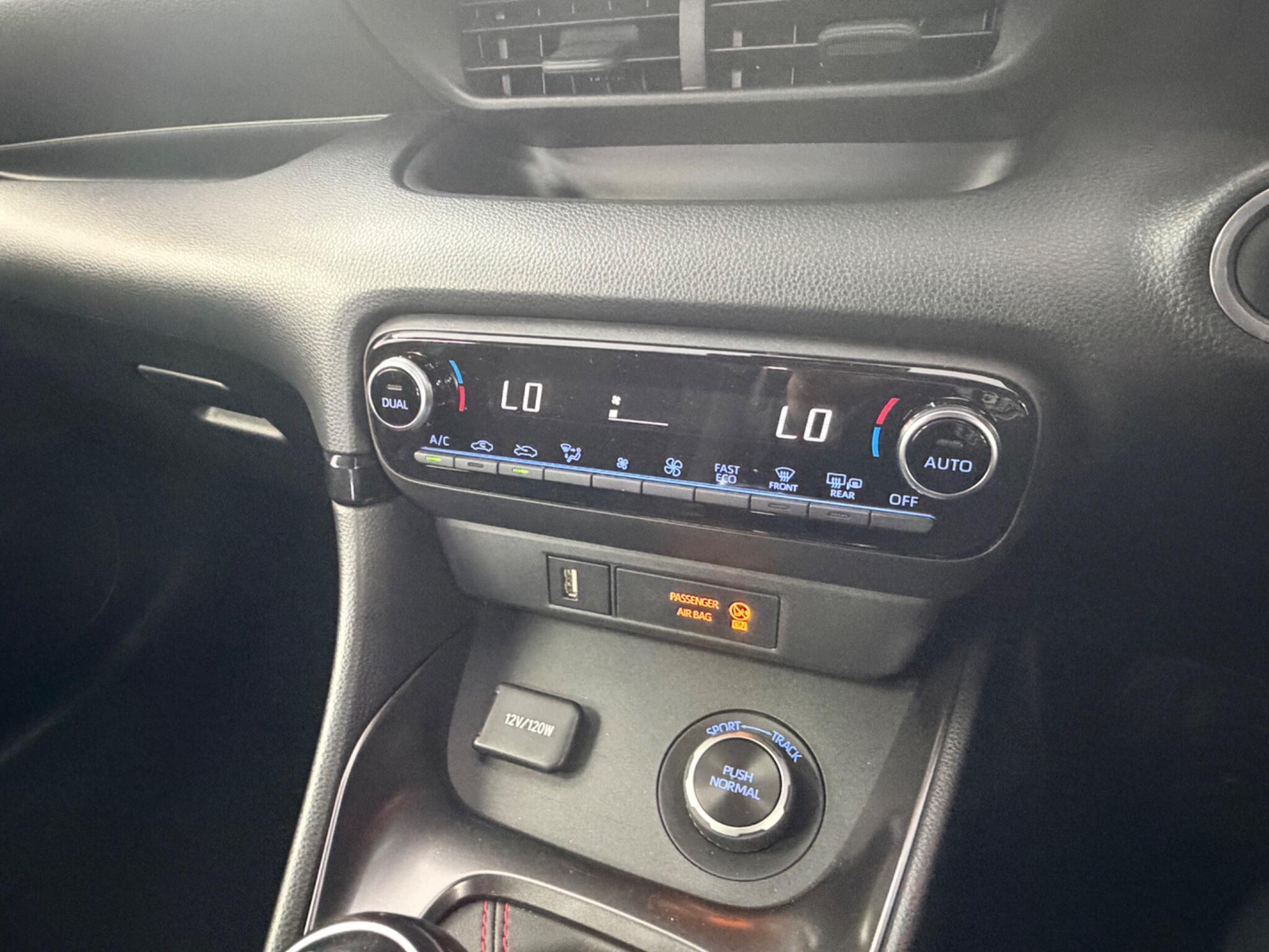 Toyota Yaris view 8