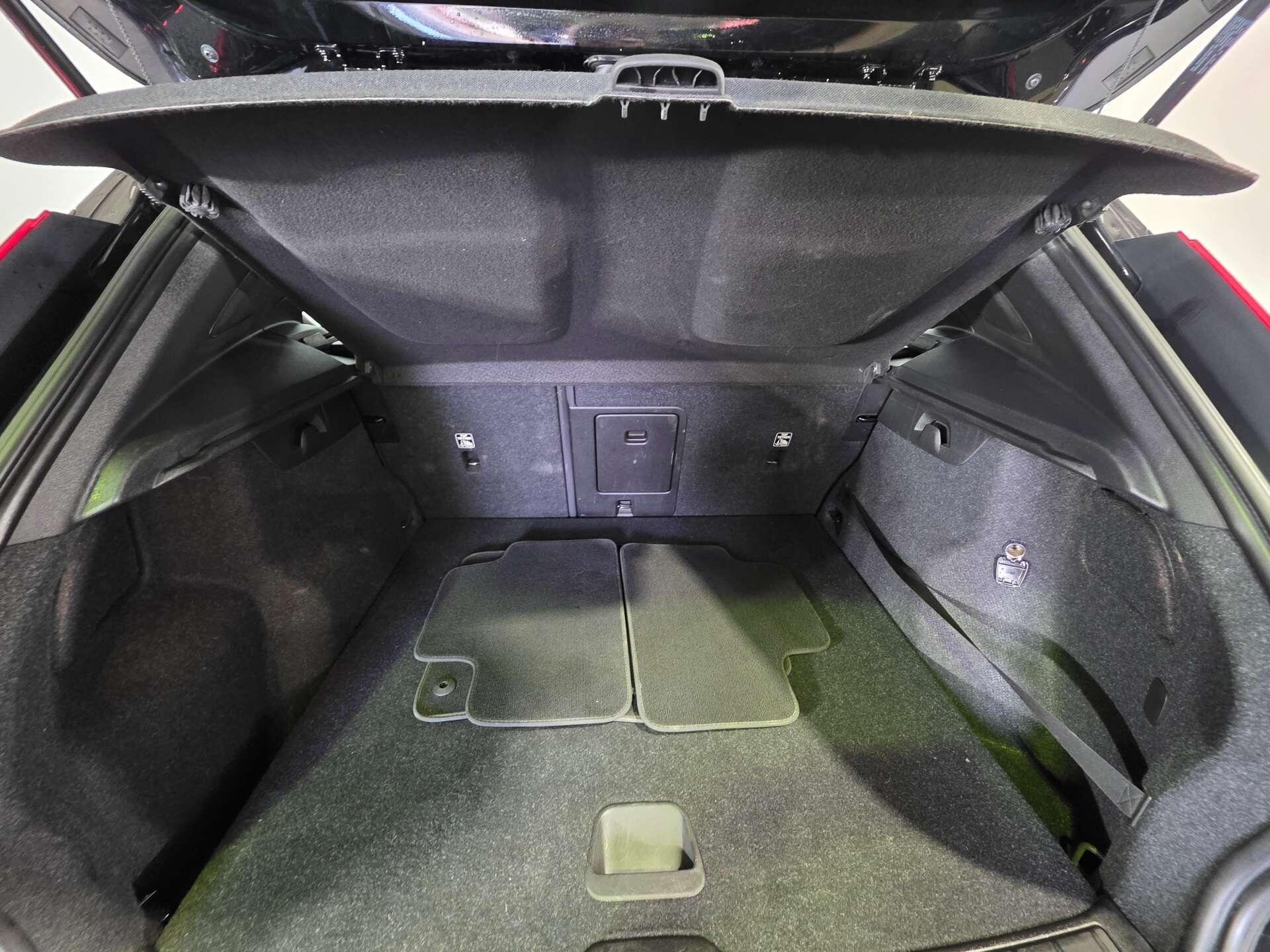 Volvo XC40 view 33