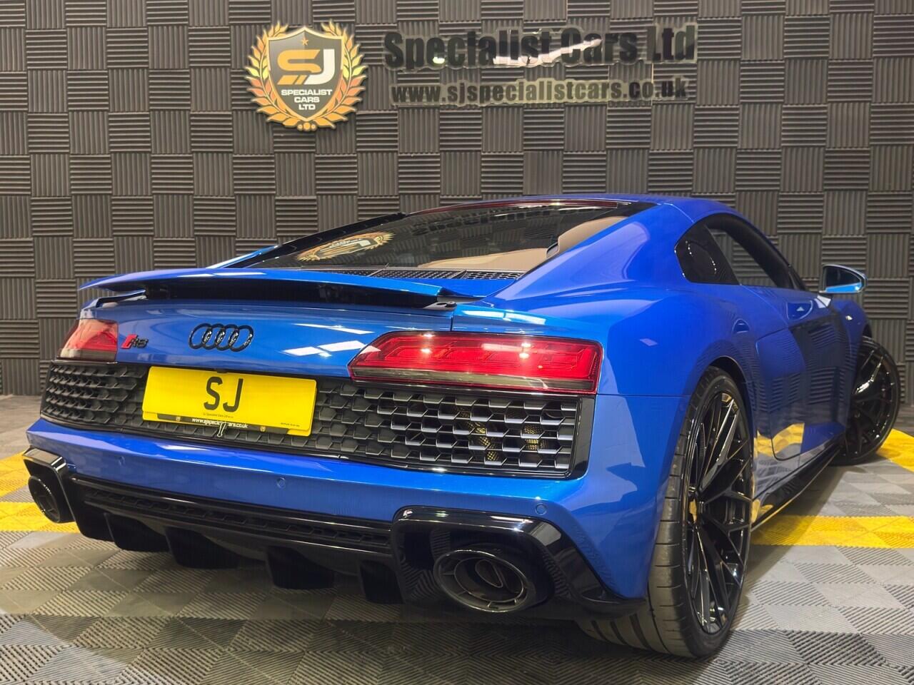 Audi R8 view 30