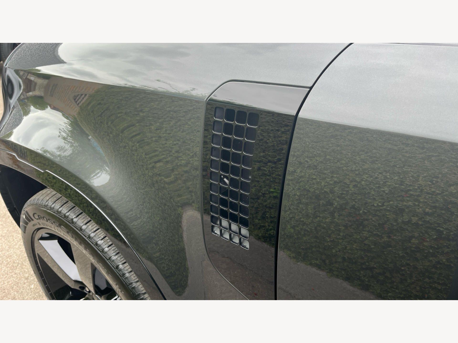 Land Rover Defender view 24