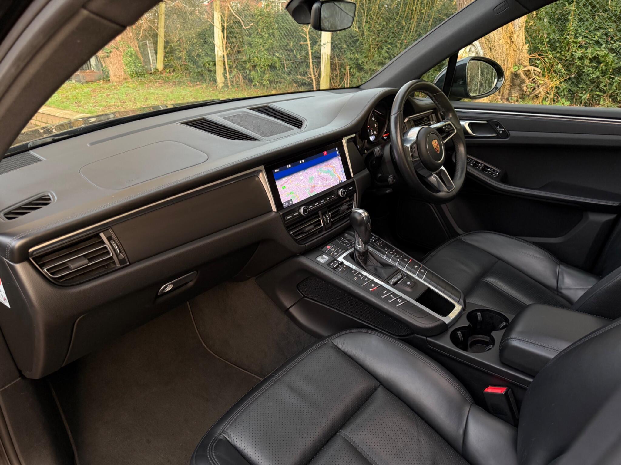 Porsche Macan view 15