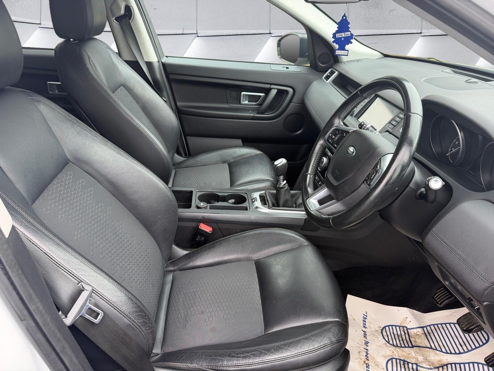 Land Rover Discovery Sport view 10