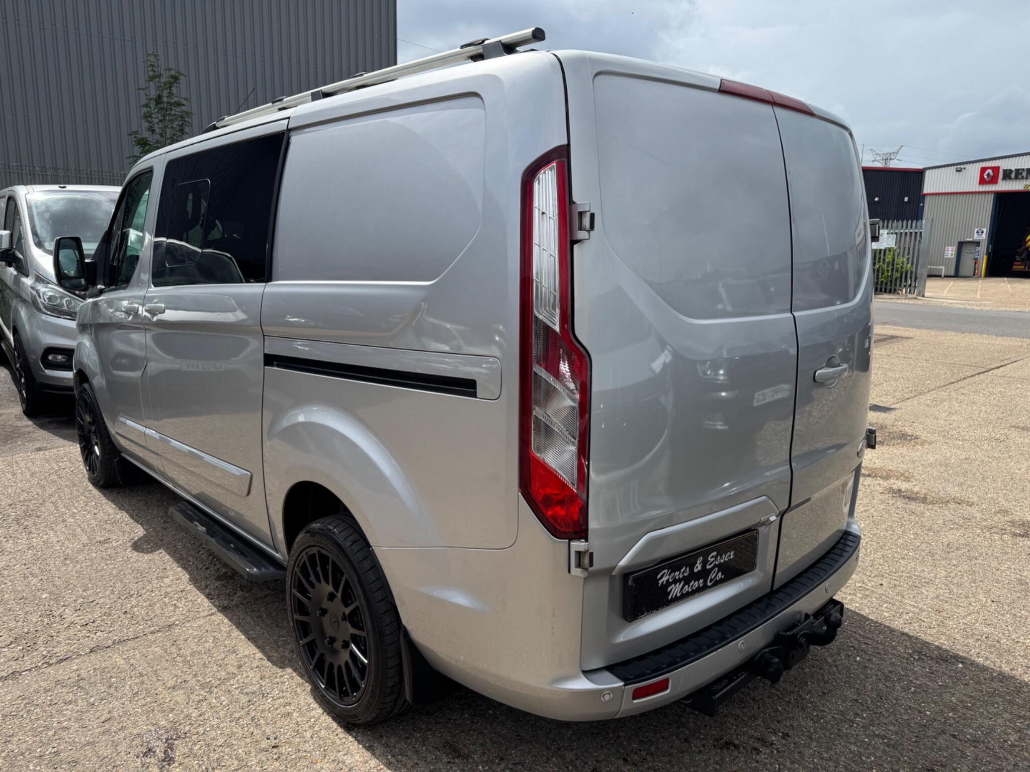 Ford Transit Custom view 13