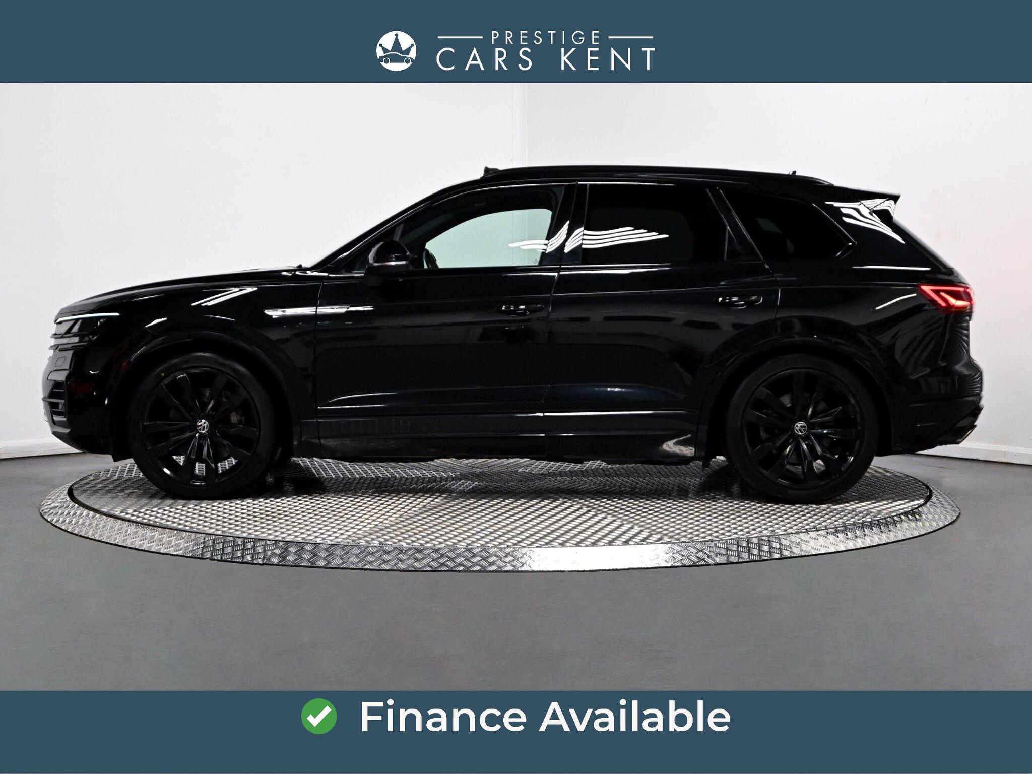 Volkswagen Touareg view 4