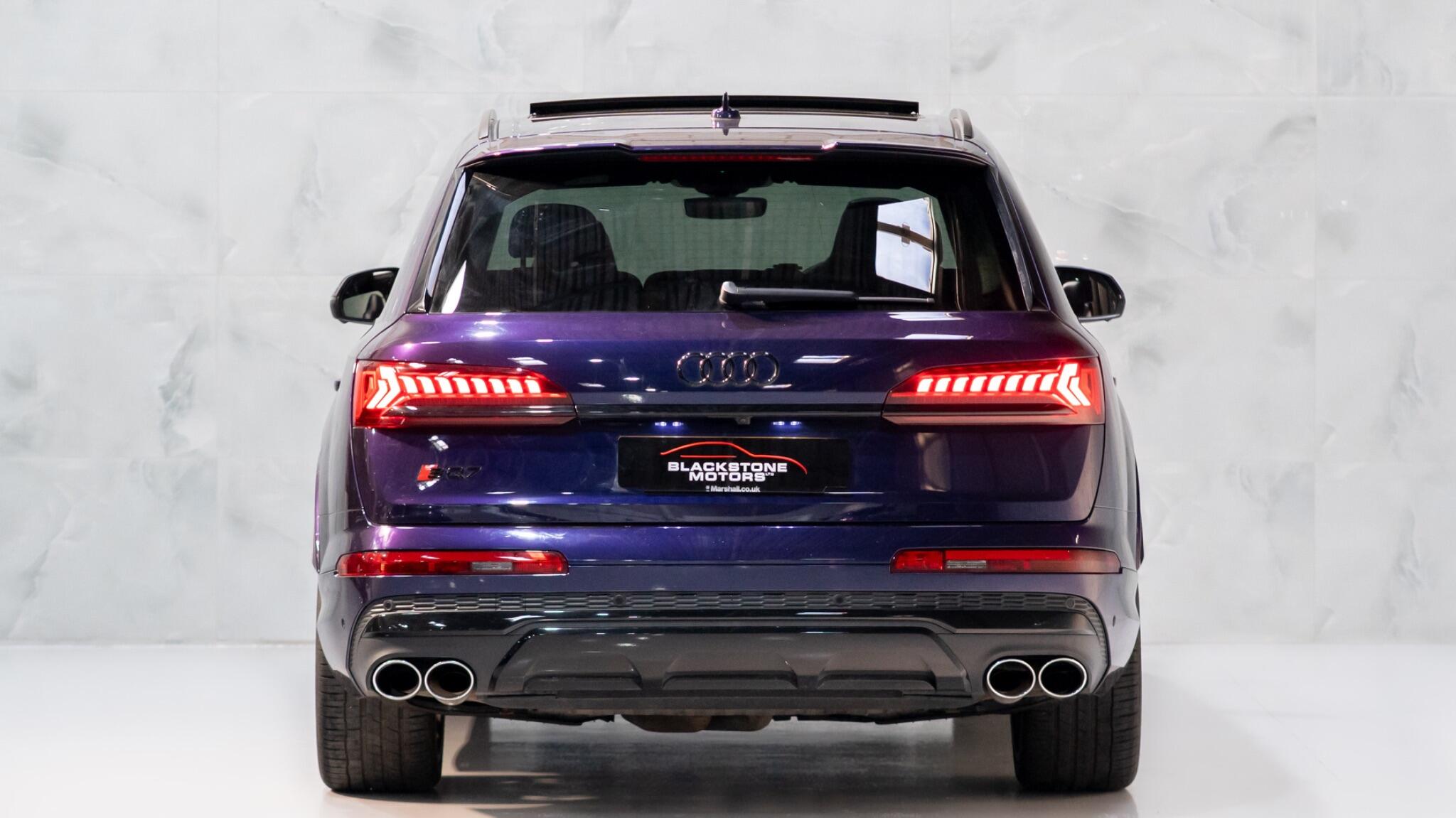 Audi SQ7 view 7