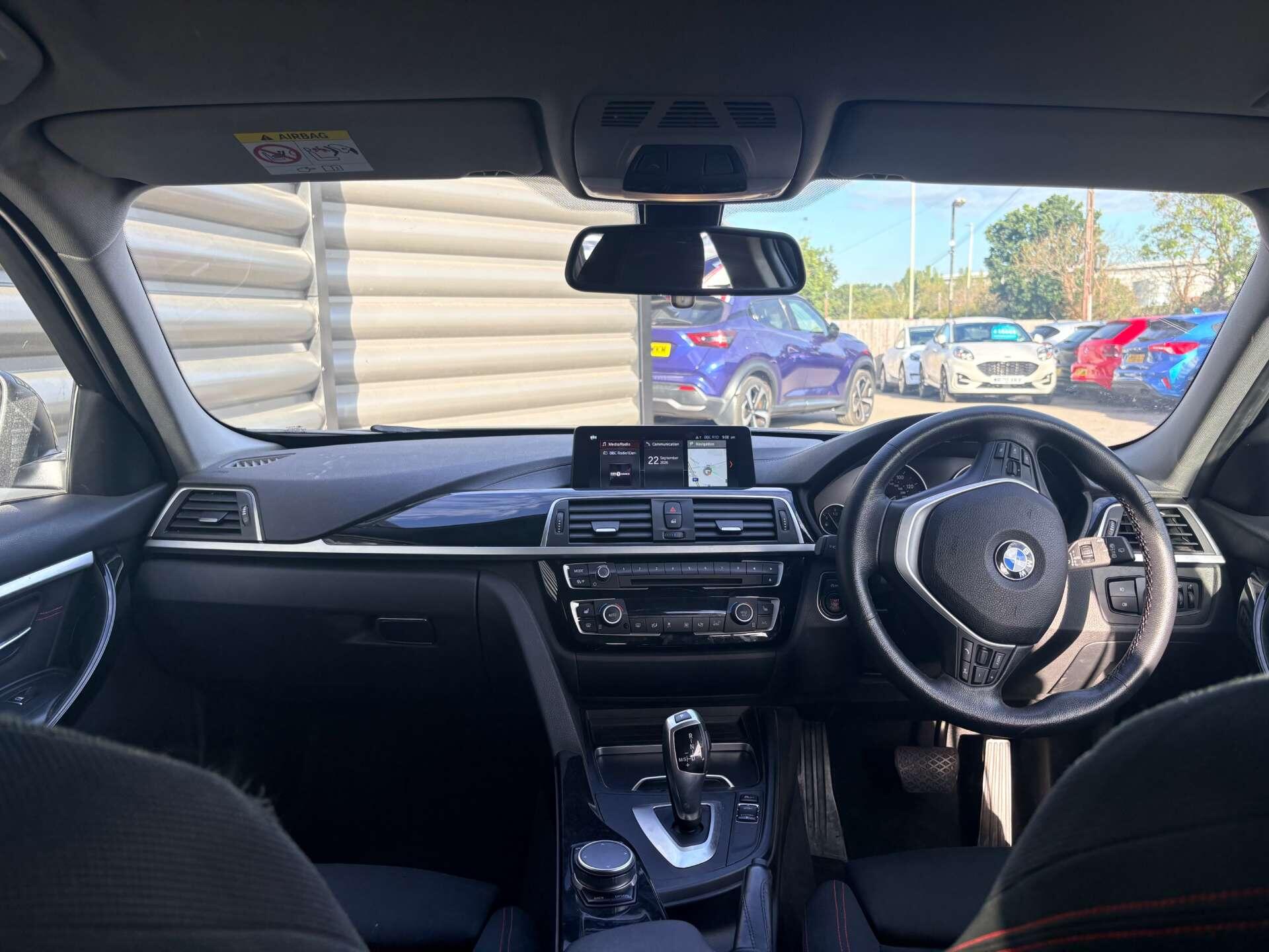 BMW 3 Series view 25