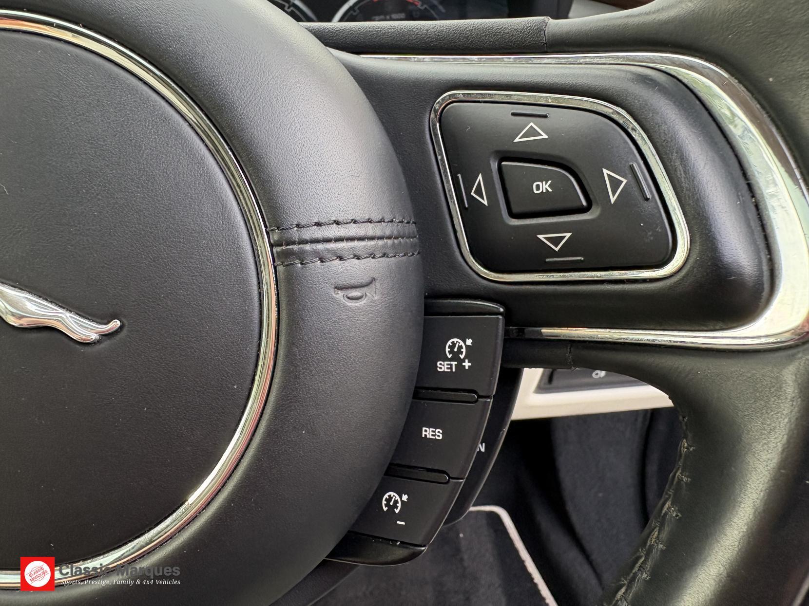 Jaguar XJ view 38
