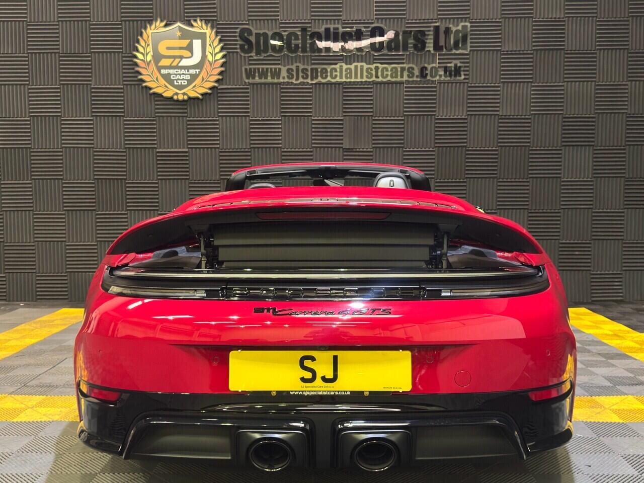 Porsche 911 view 5