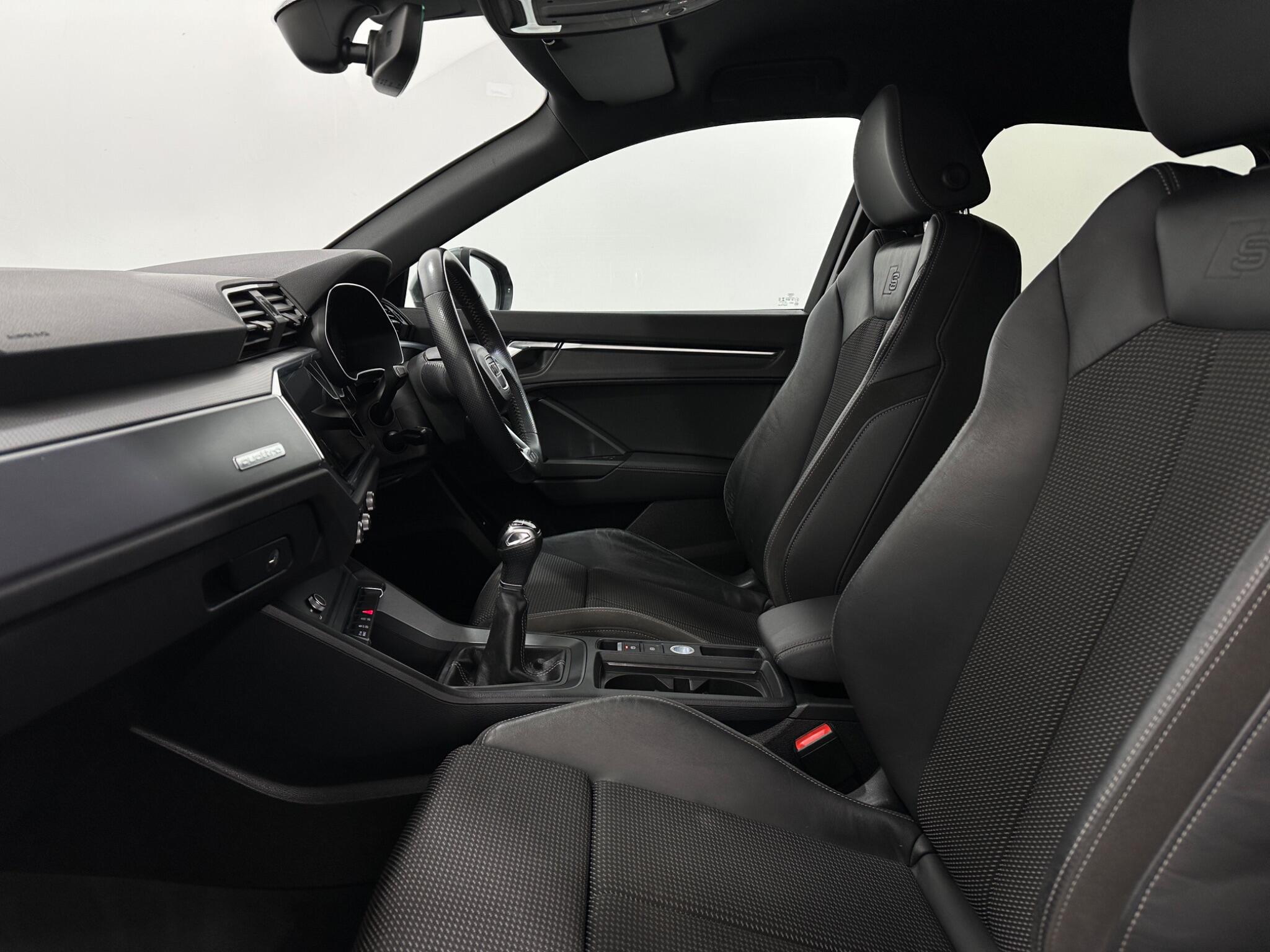 Audi Q3 view 34