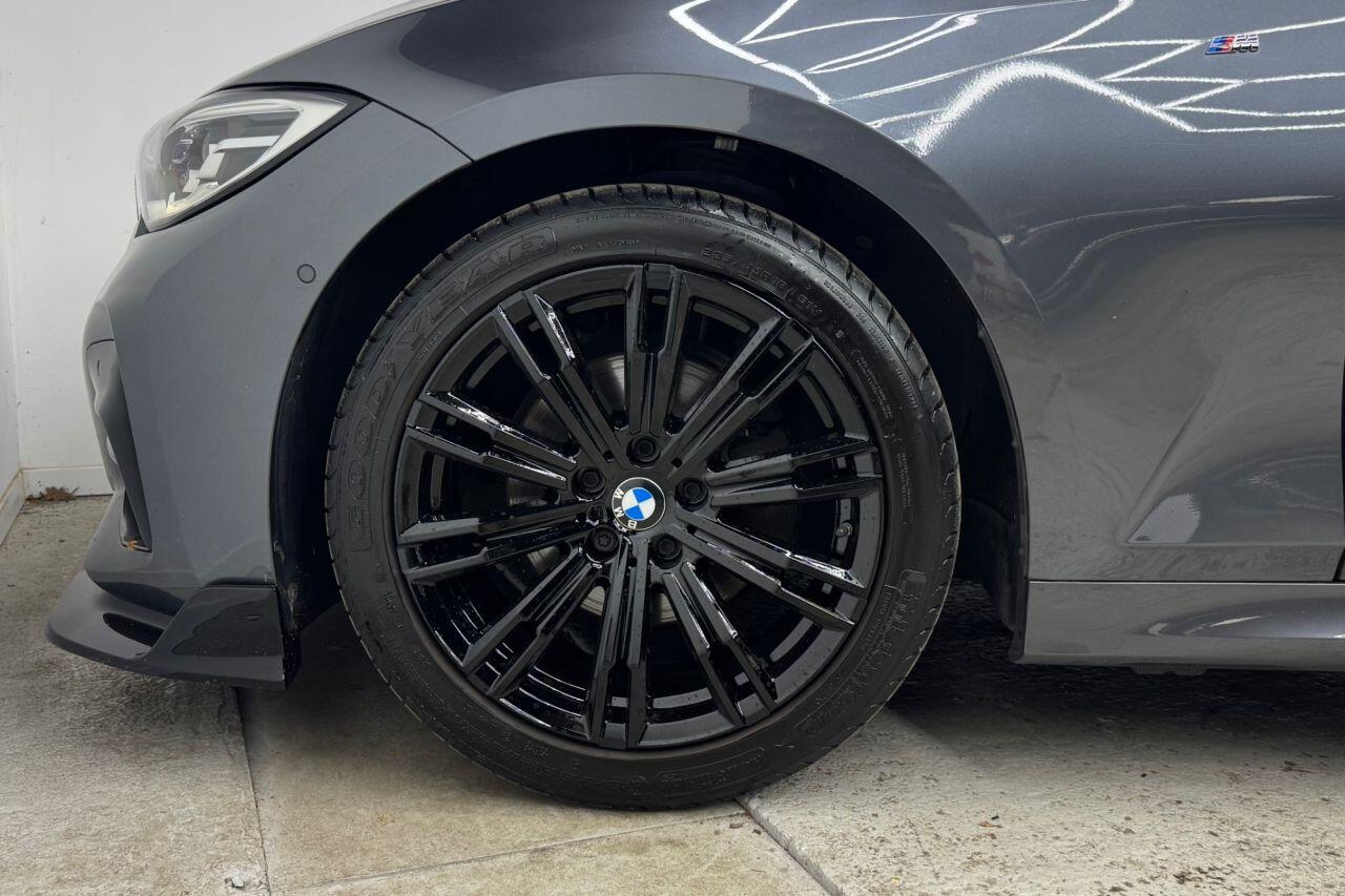 BMW 3 Series view 44