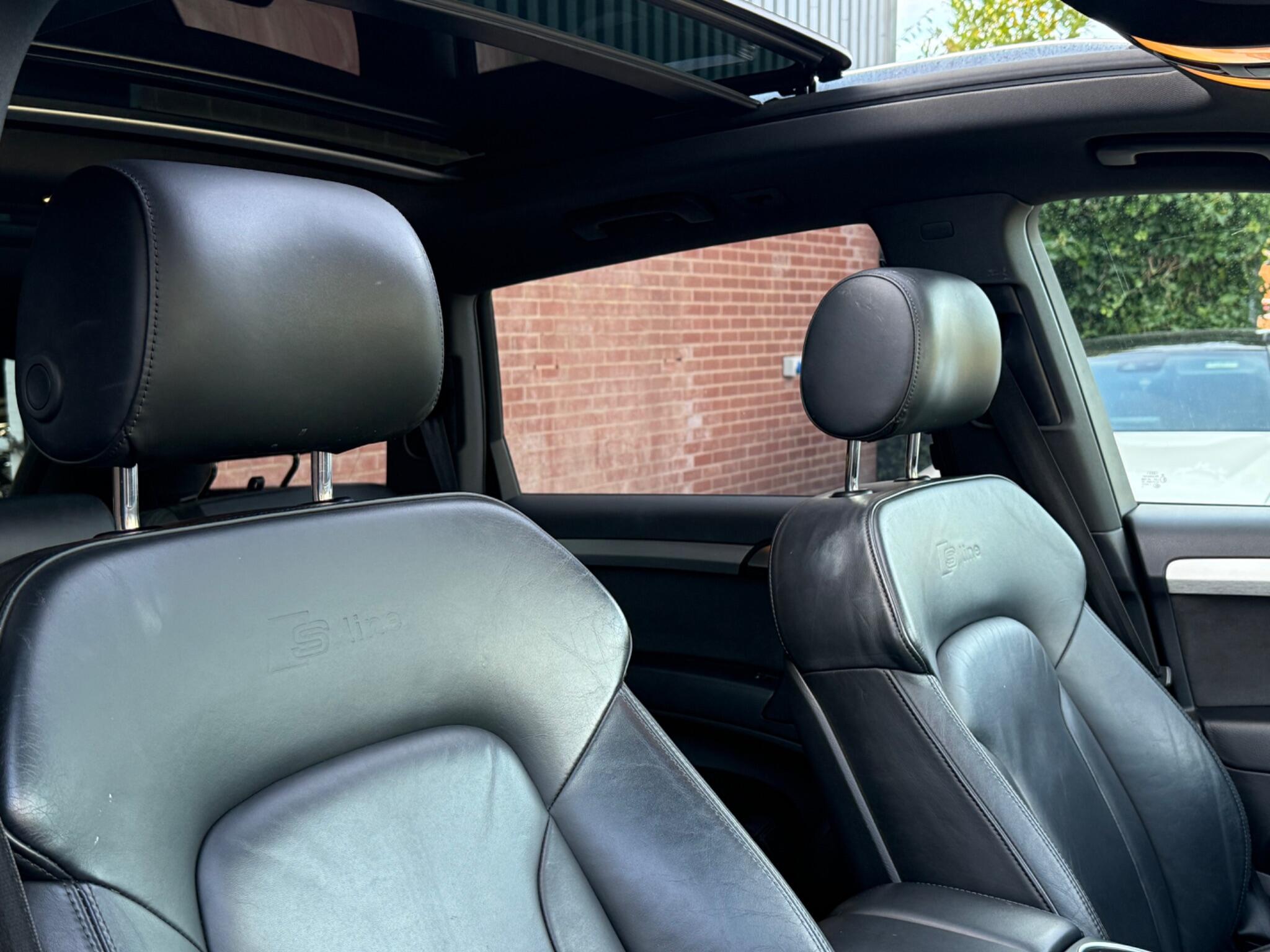 Audi Q7 view 11