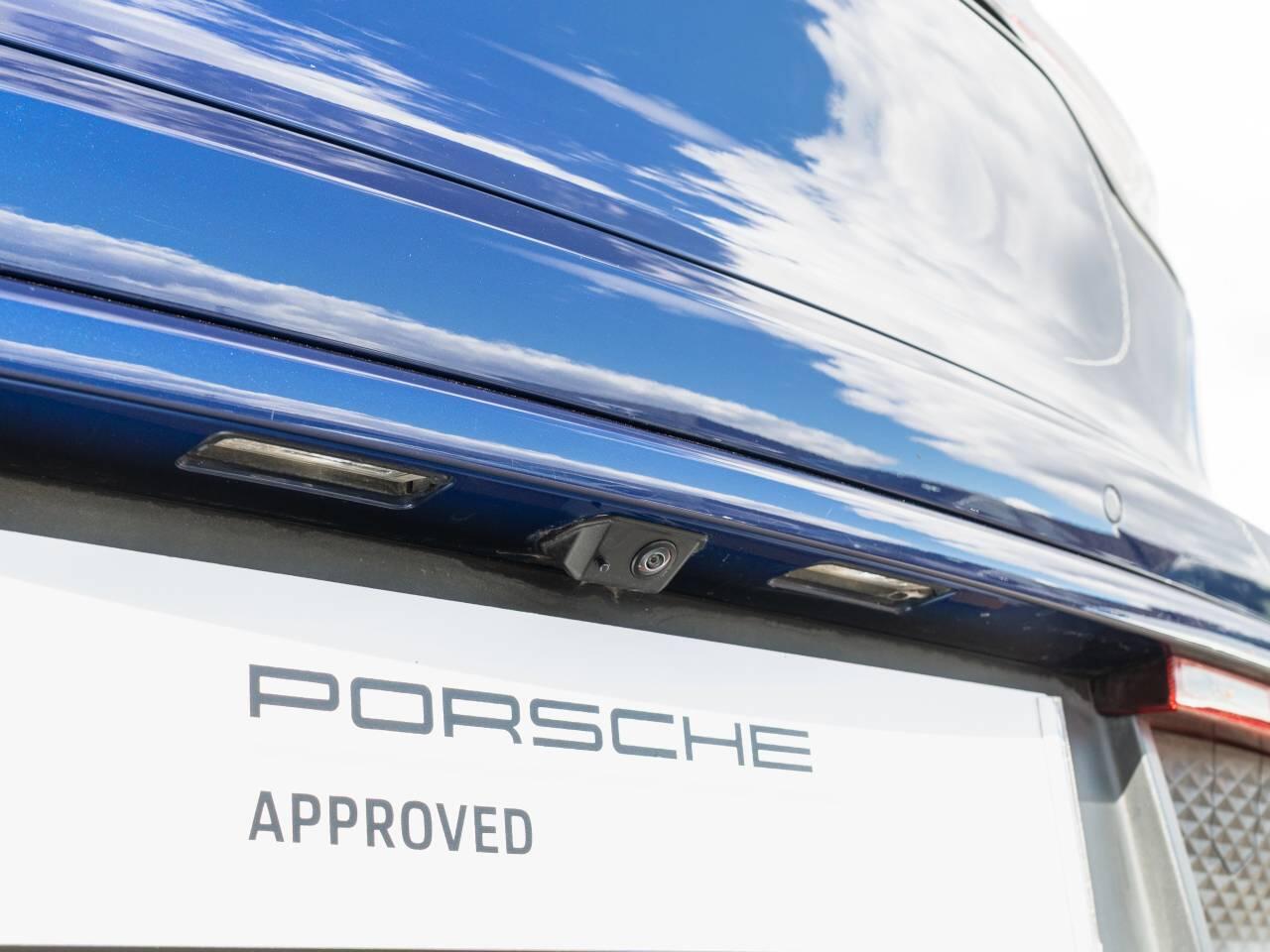 Porsche Macan view 11