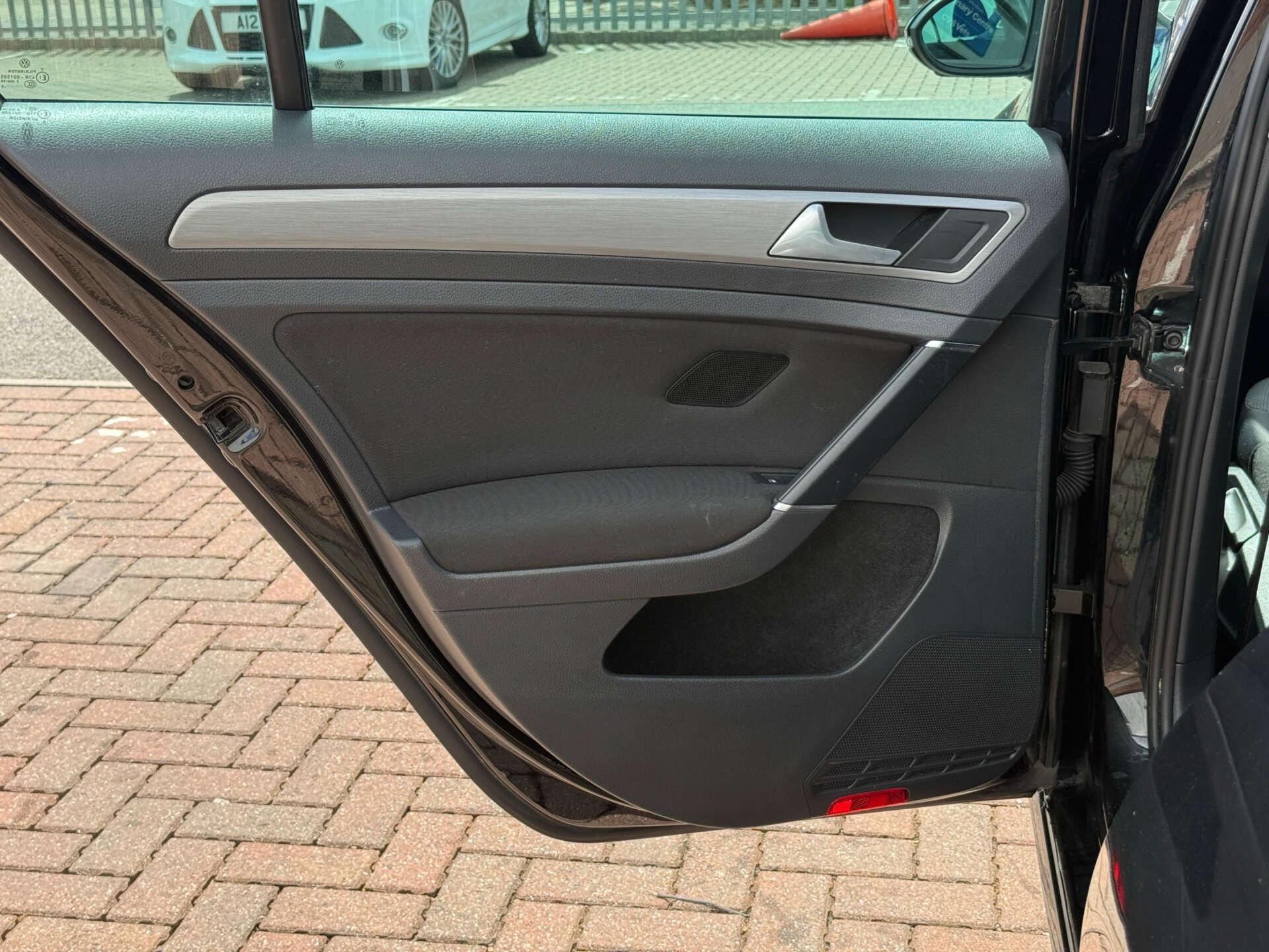 Volkswagen Golf view 40