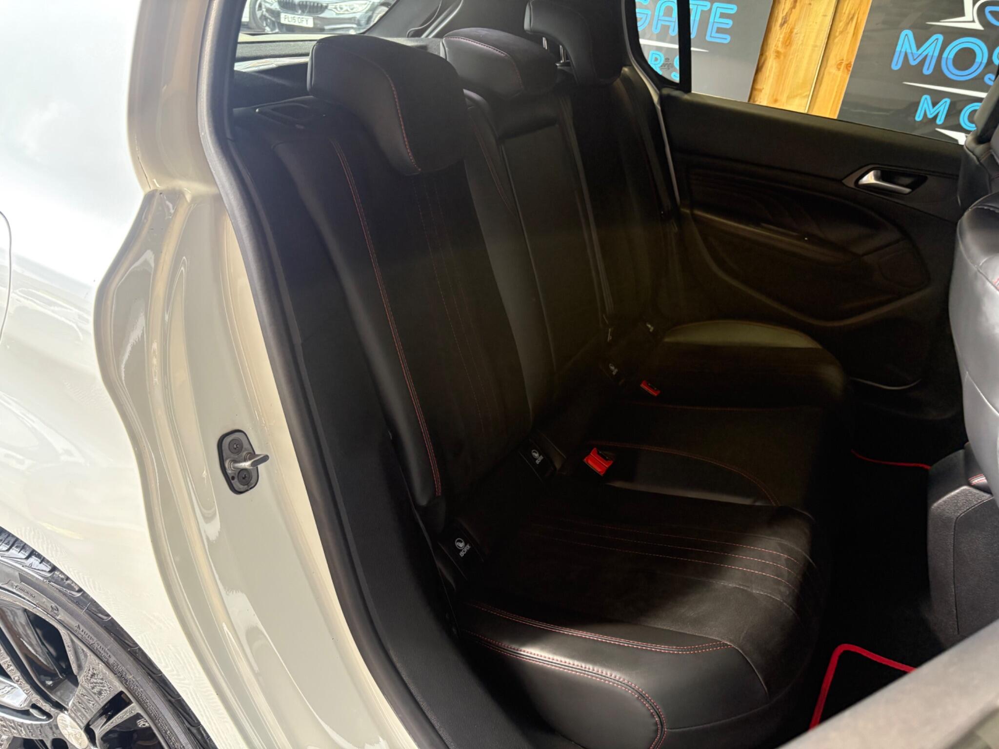 Peugeot 308 view 16