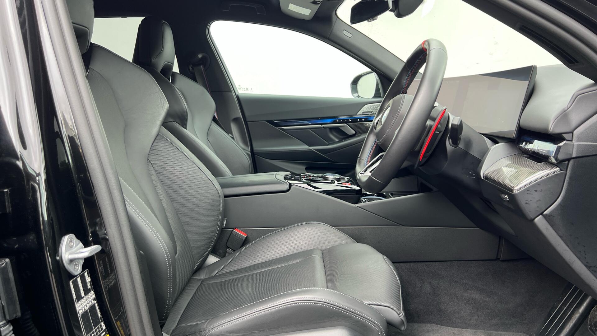 BMW M5 view 11