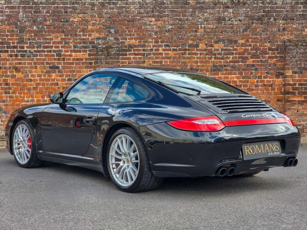 Porsche 911 view 3