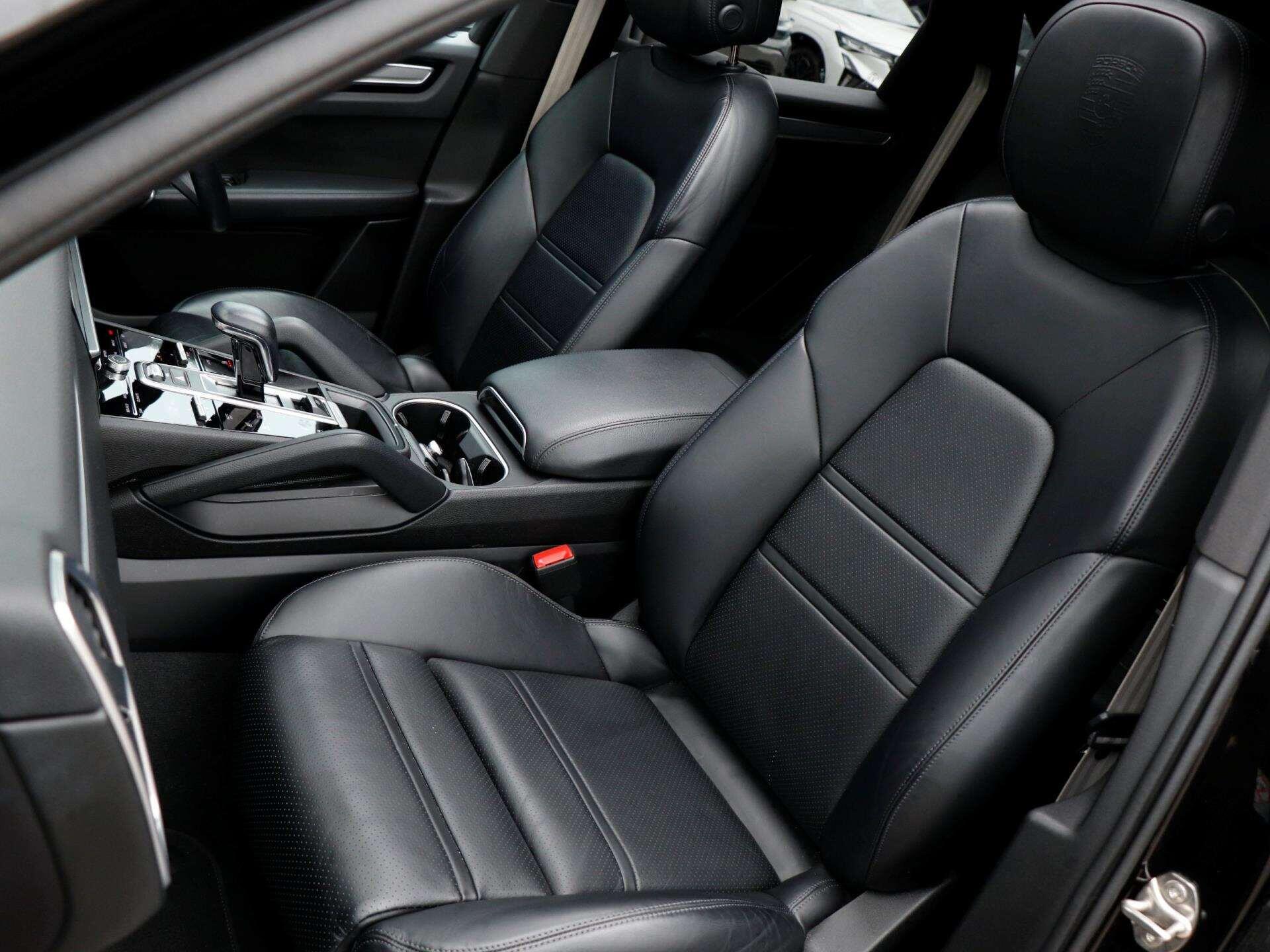 Porsche Cayenne view 26