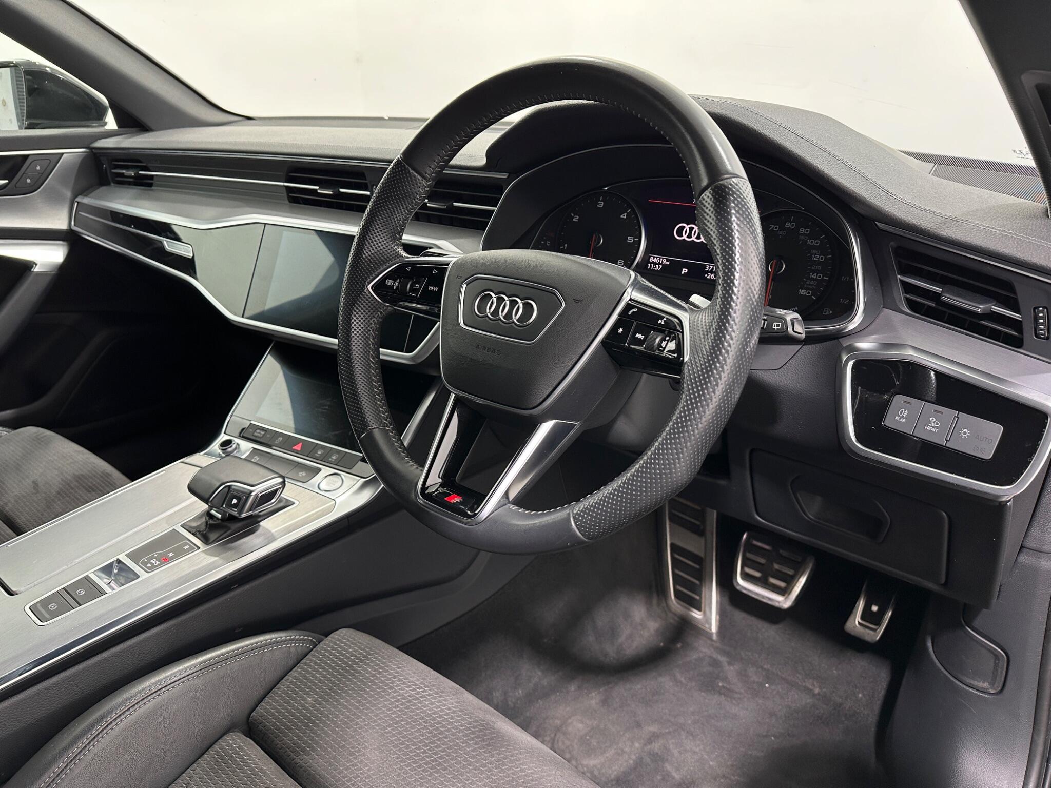 Audi A6 view 11