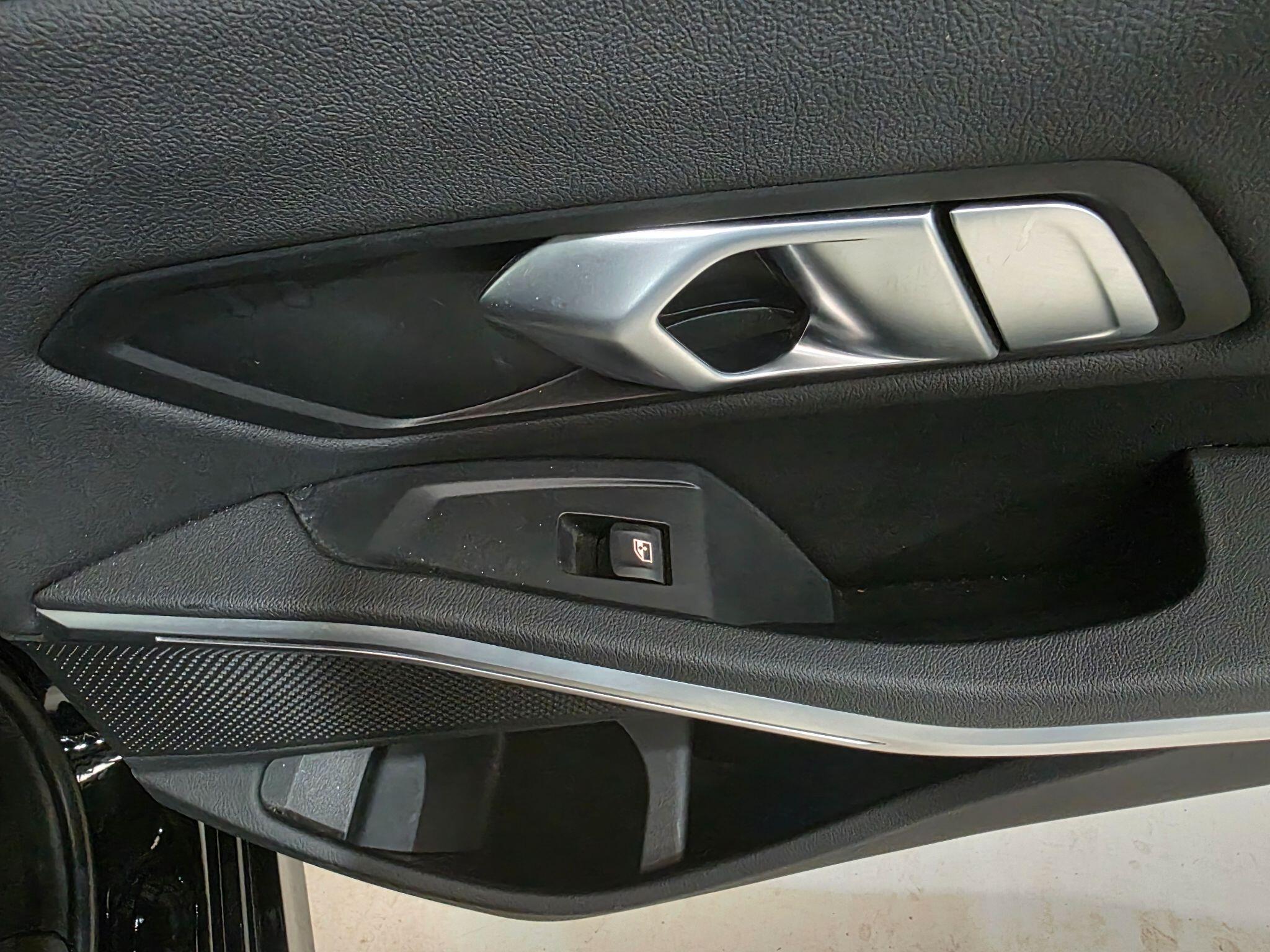 BMW 3 Series view 24