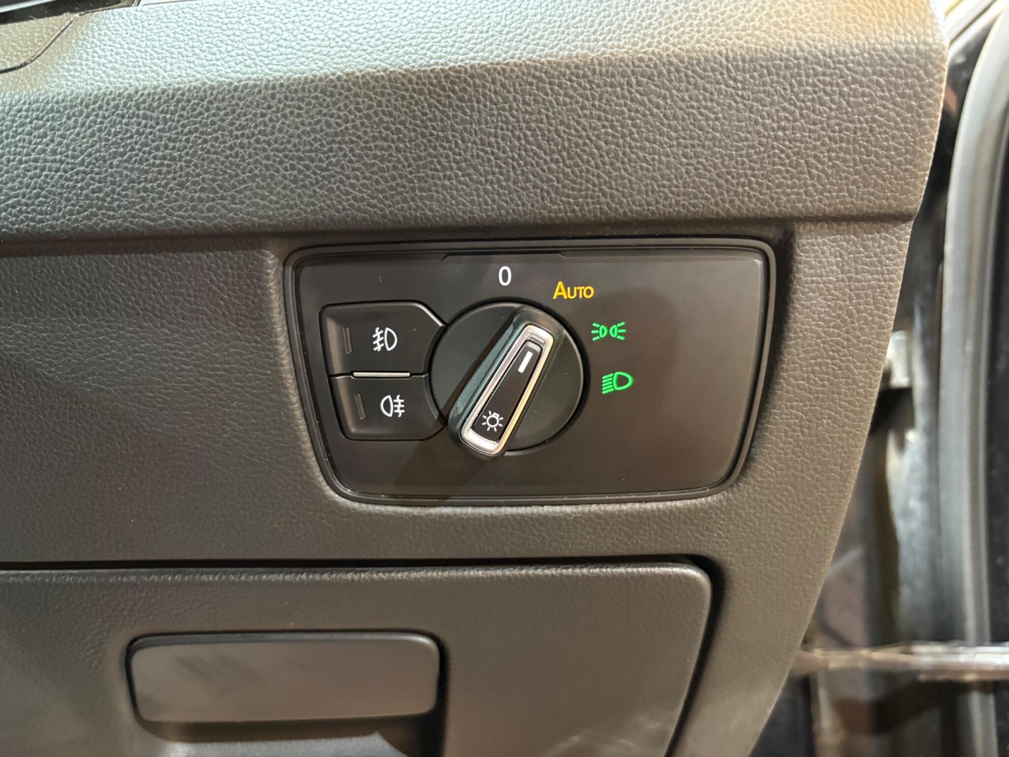 Volkswagen Passat view 28