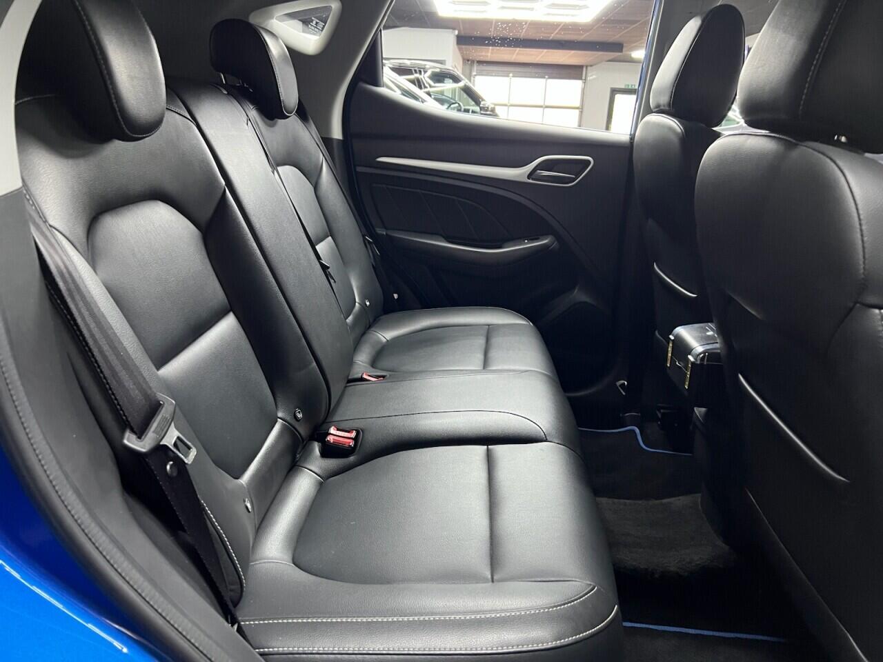 MG ZS view 41