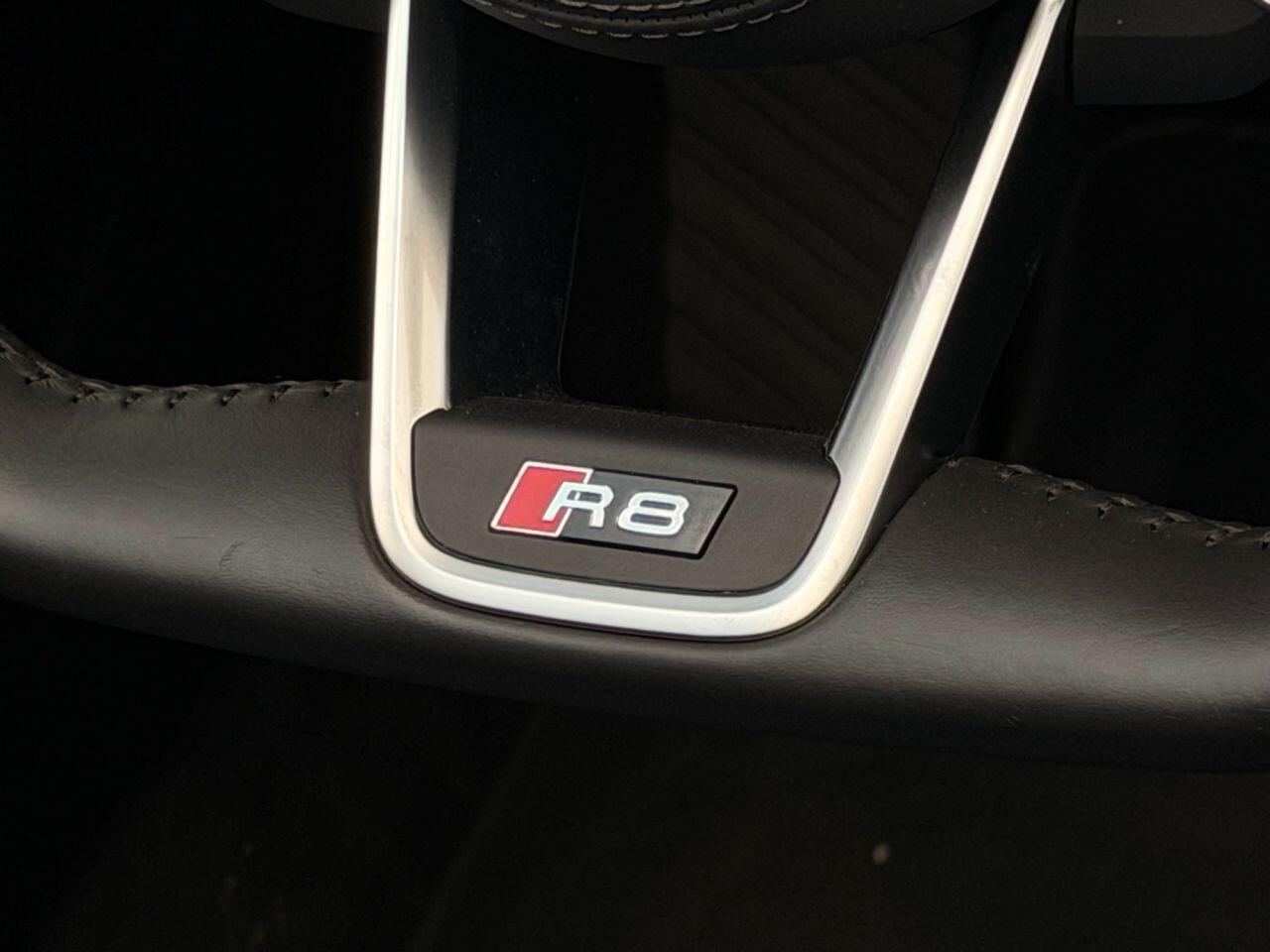 Audi R8 view 35