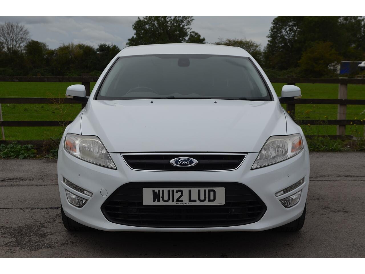 Ford Mondeo view 3