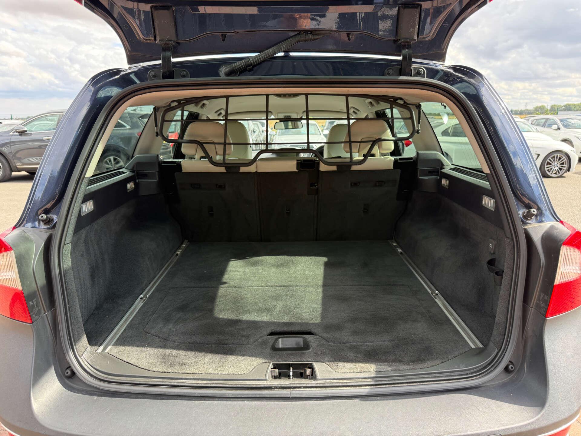 Volvo XC70 view 26