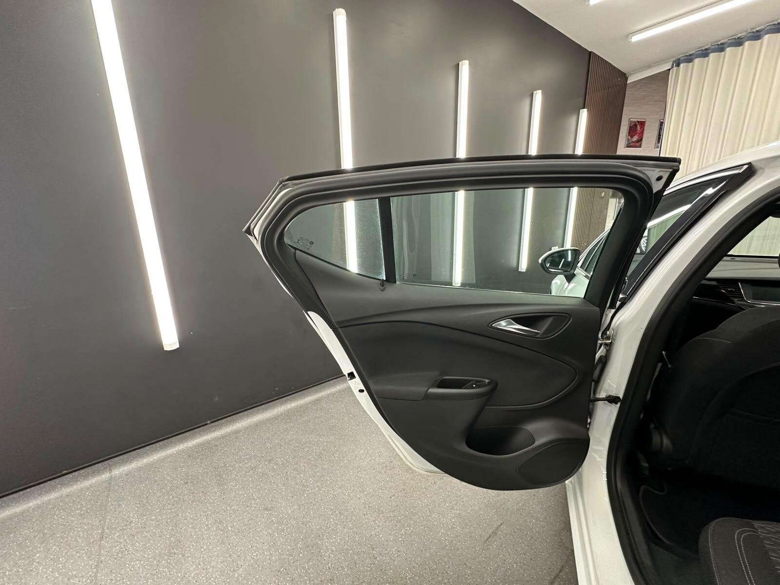 Vauxhall Astra view 13