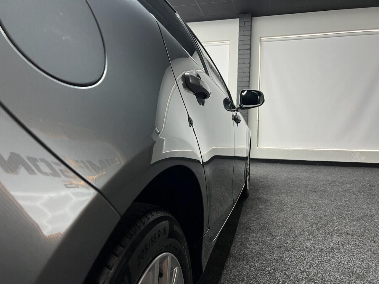 Volvo V40 view 13