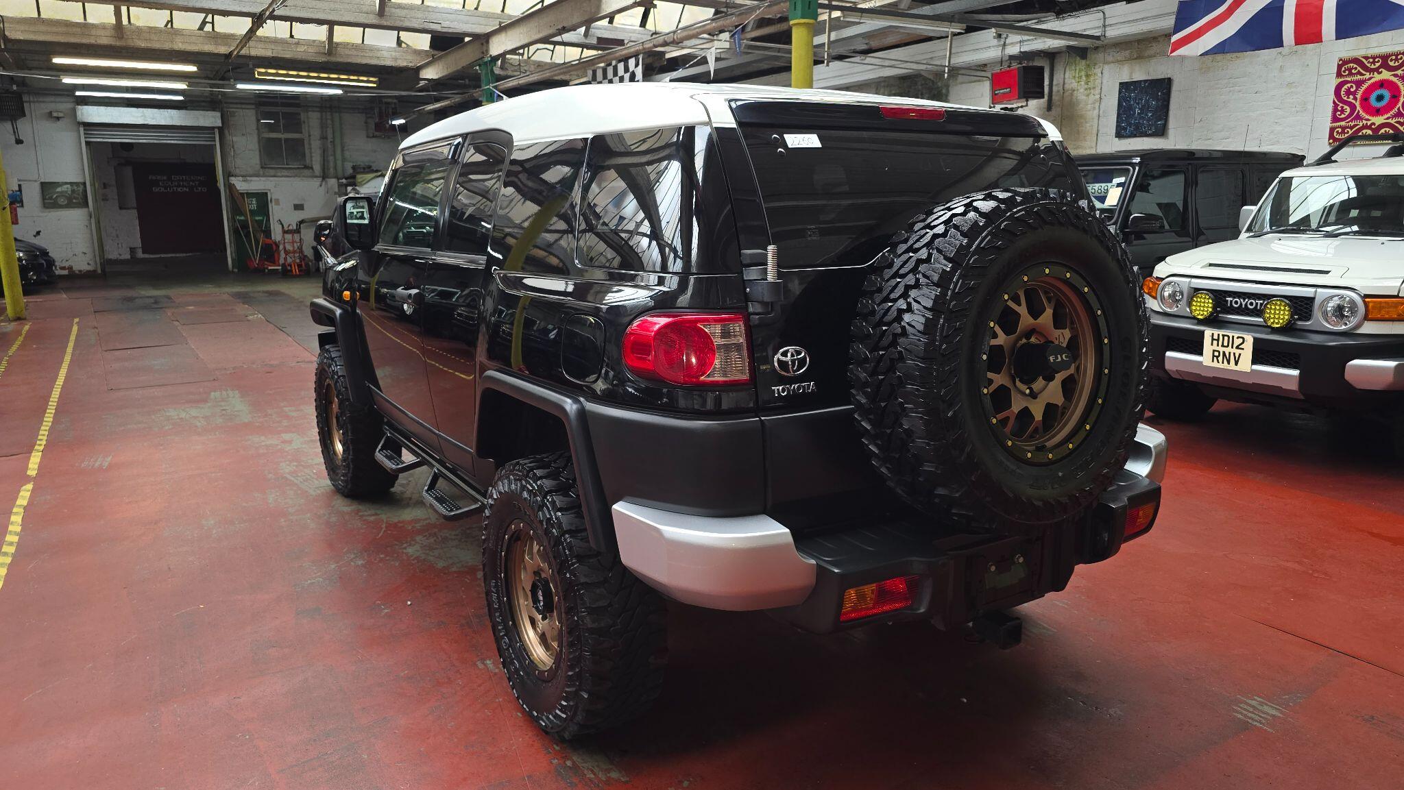 Toyota FJ Cruiser view 47
