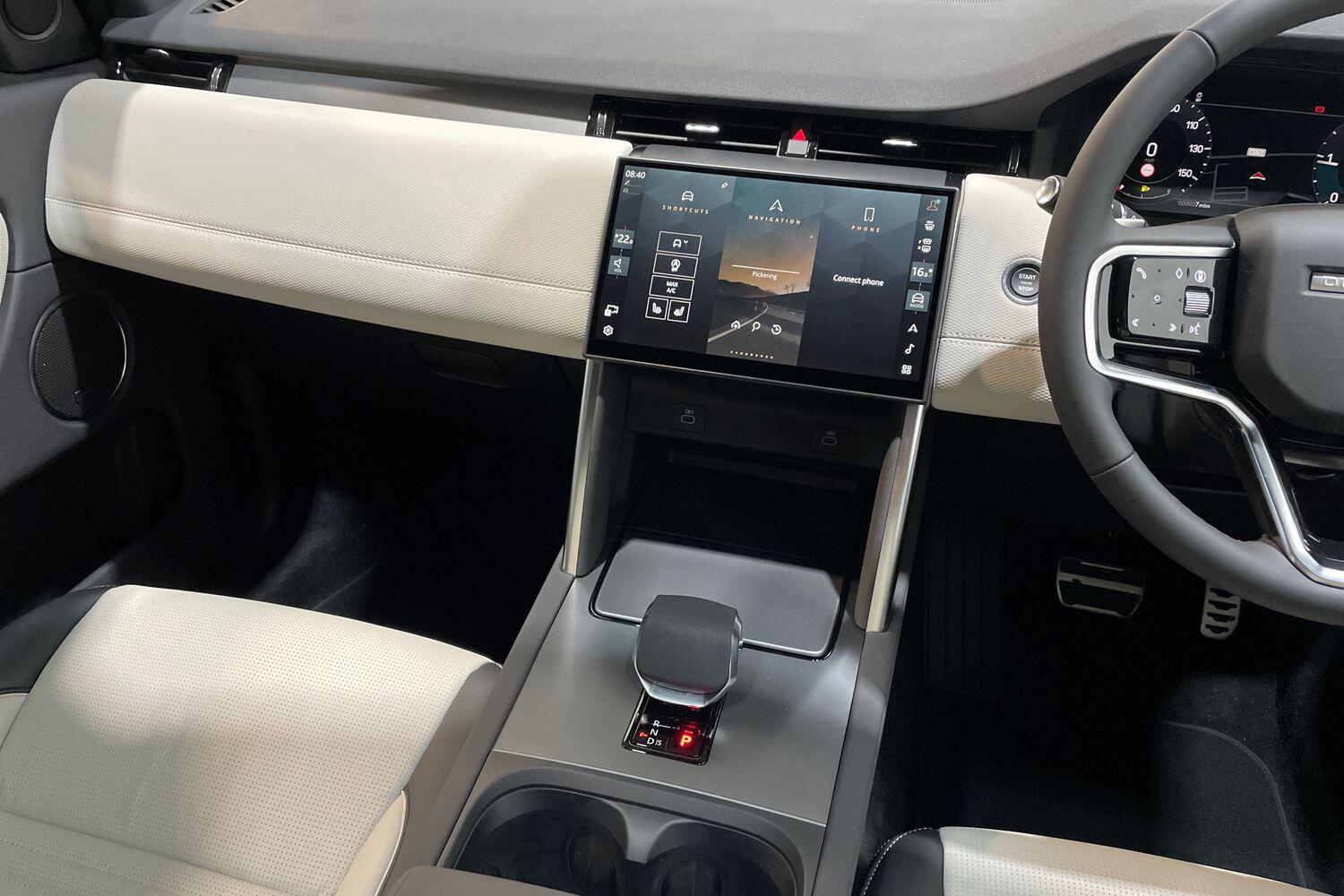 Land Rover Discovery Sport view 12