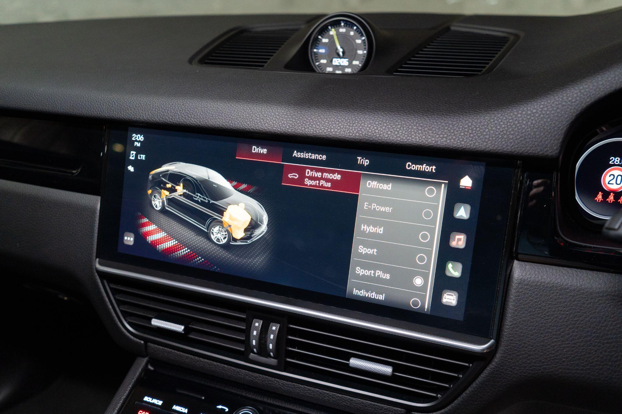 Porsche Cayenne view 21