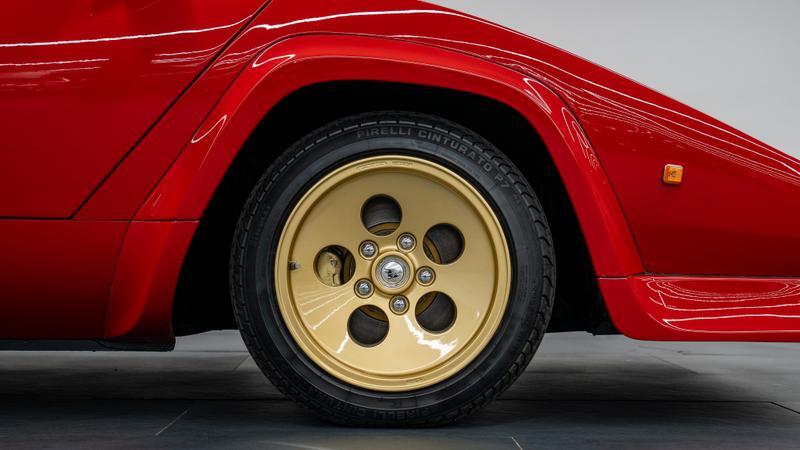 Lamborghini Countach view 22