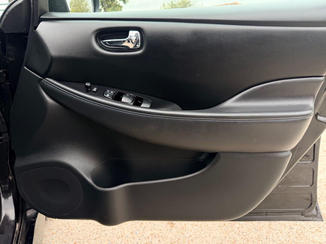 Nissan Leaf view 16