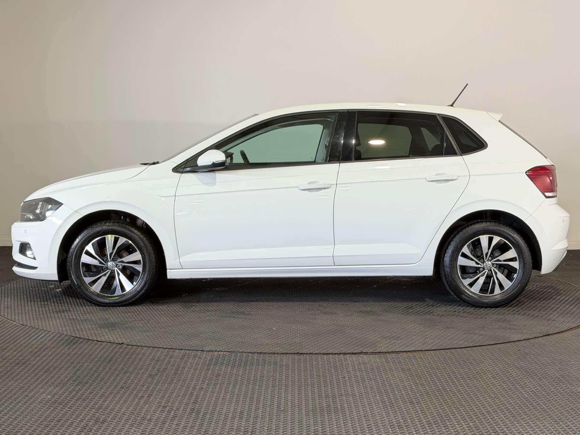 Volkswagen Polo view 4