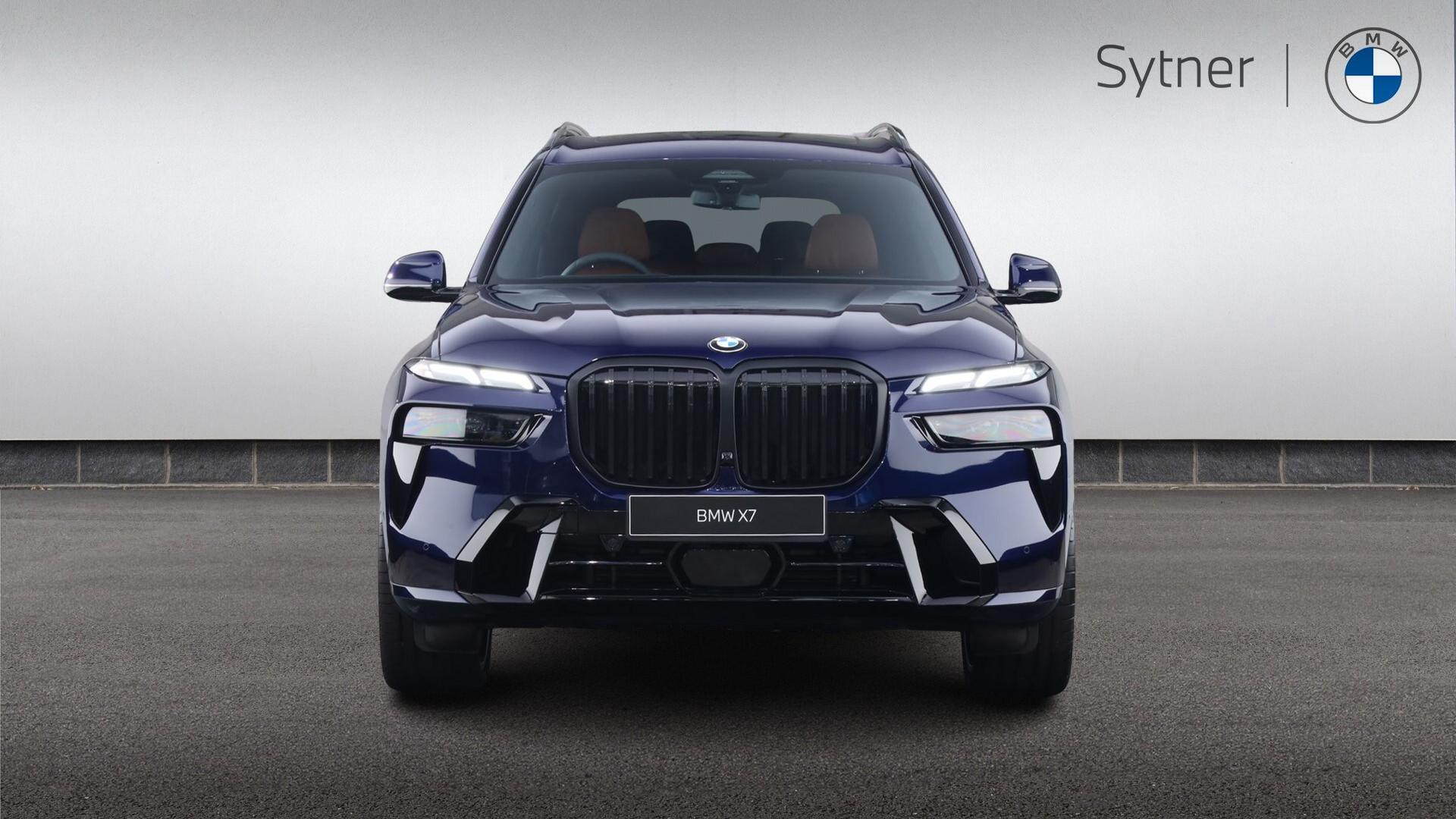 BMW X7 view 16