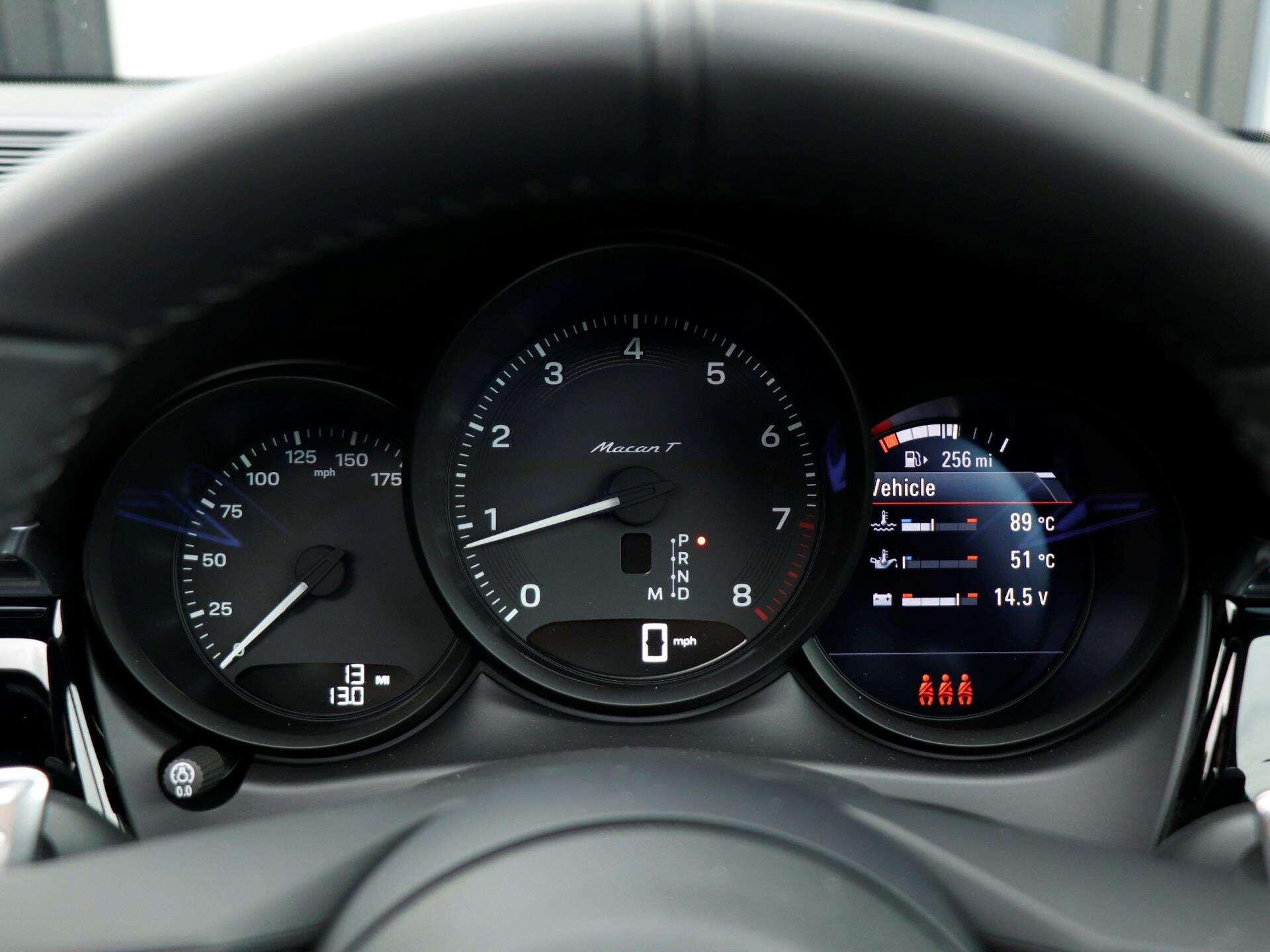 Porsche Macan view 13