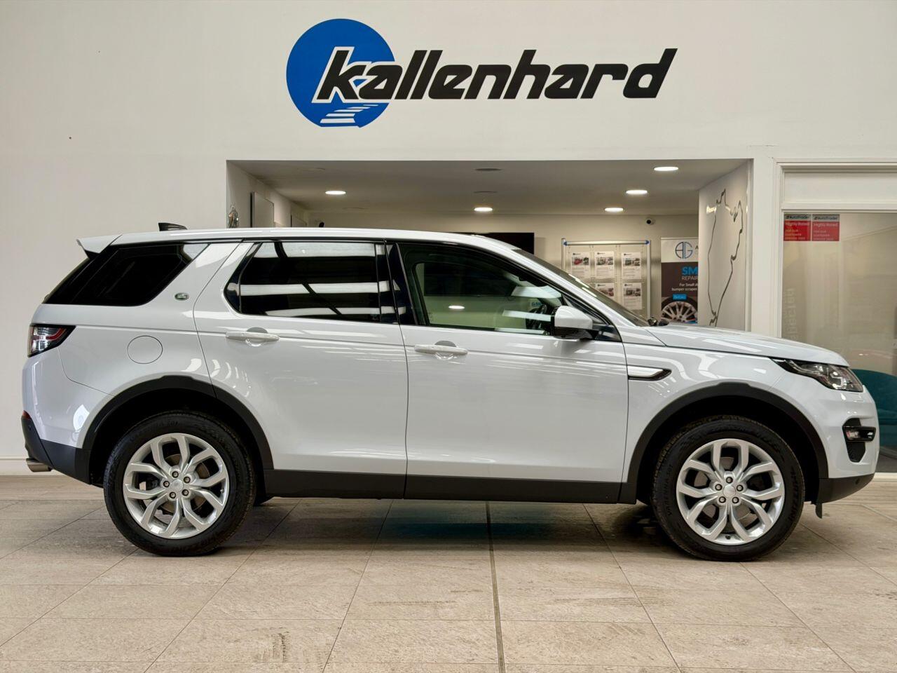 Land Rover Discovery Sport view 17