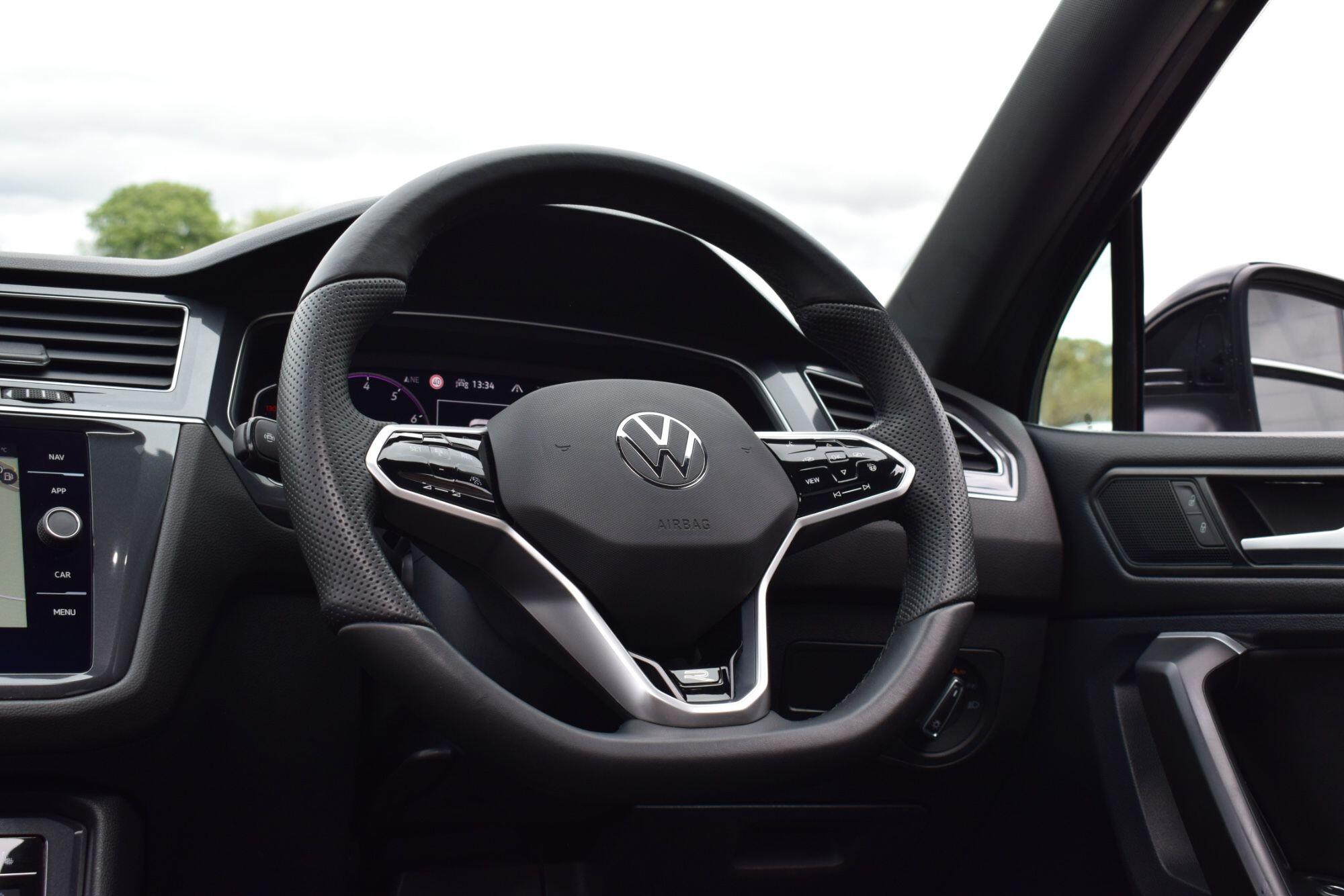 Volkswagen Tiguan Allspace view 25