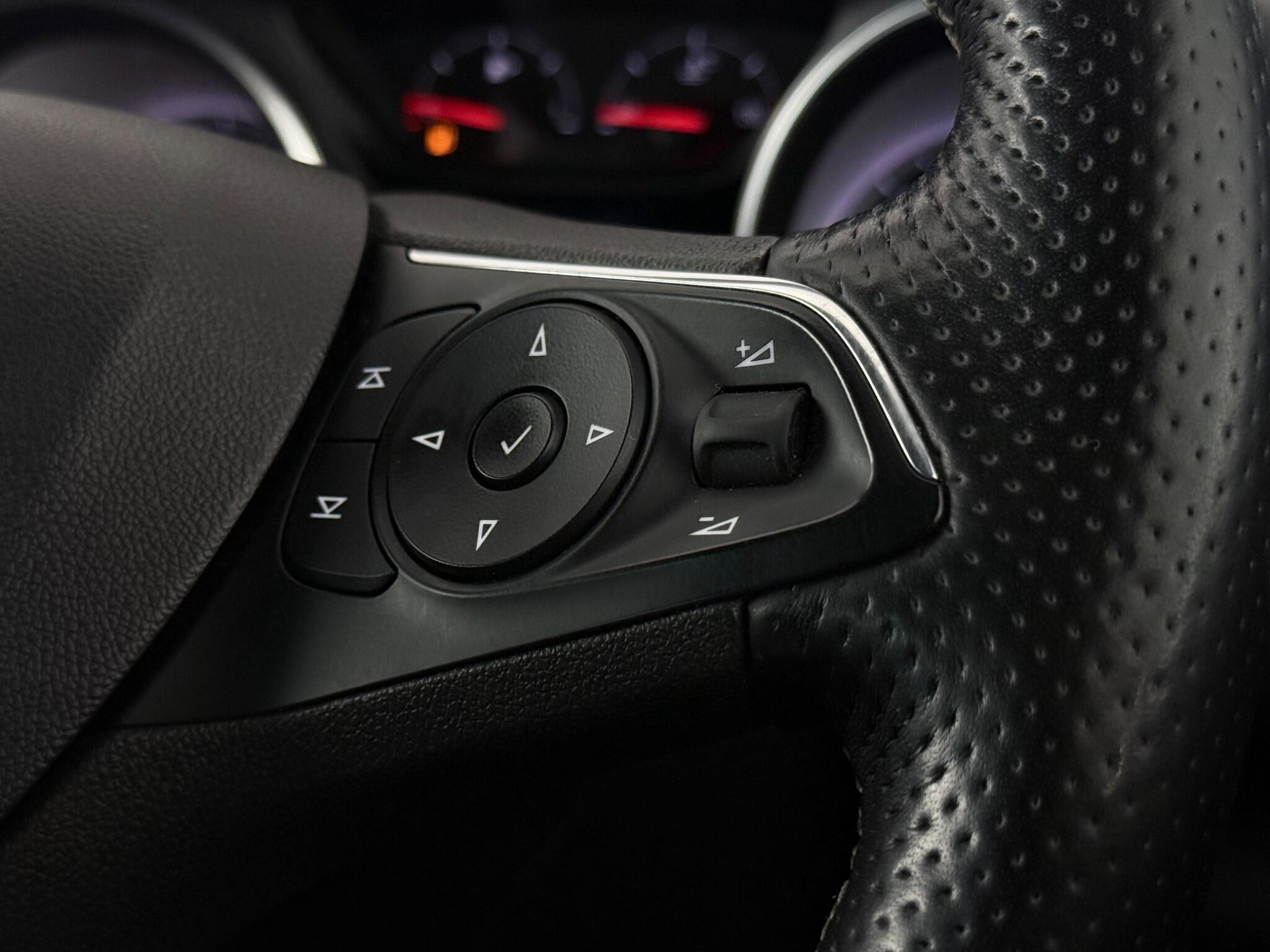Vauxhall Insignia view 16